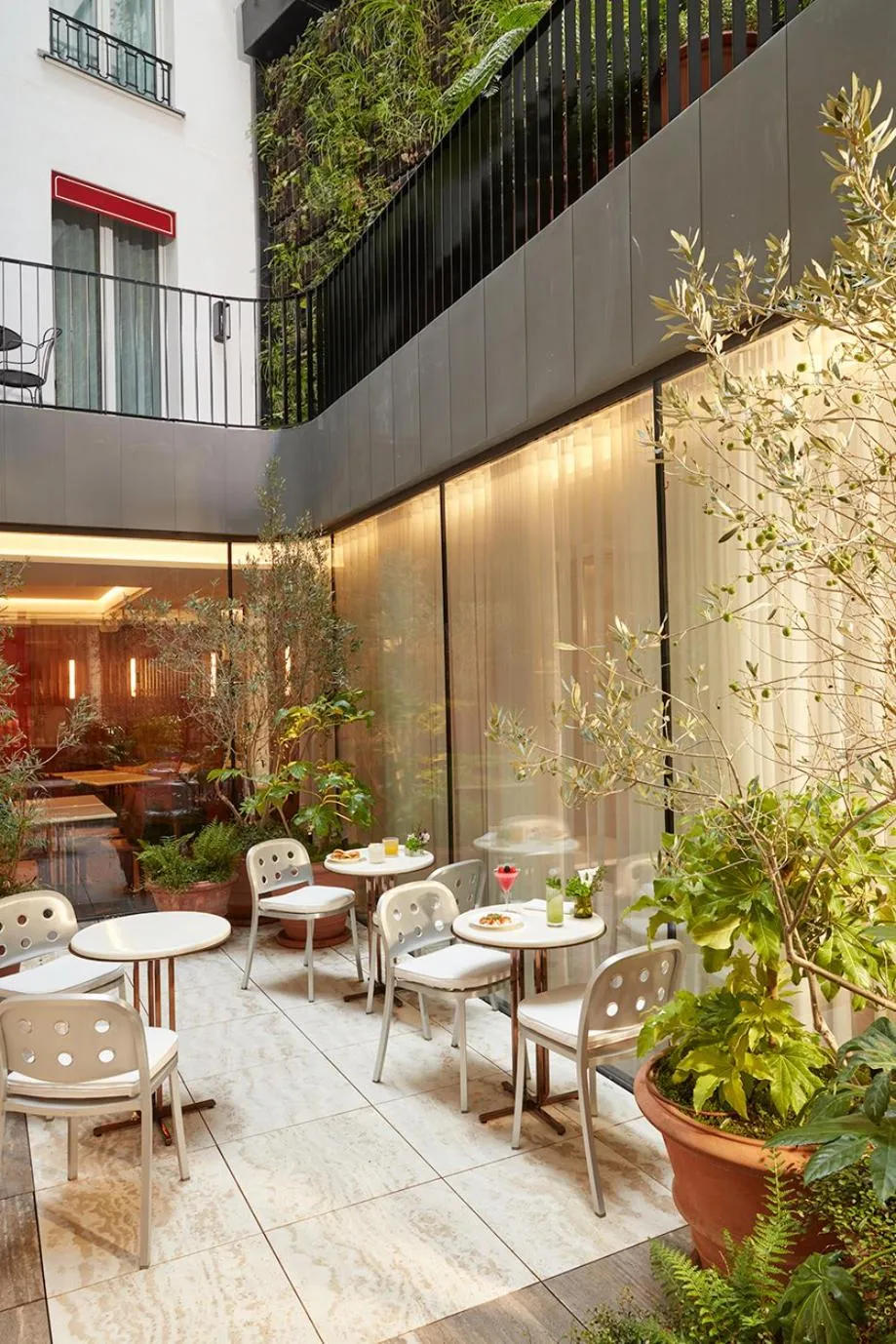 Patio in Villa-des-Prés