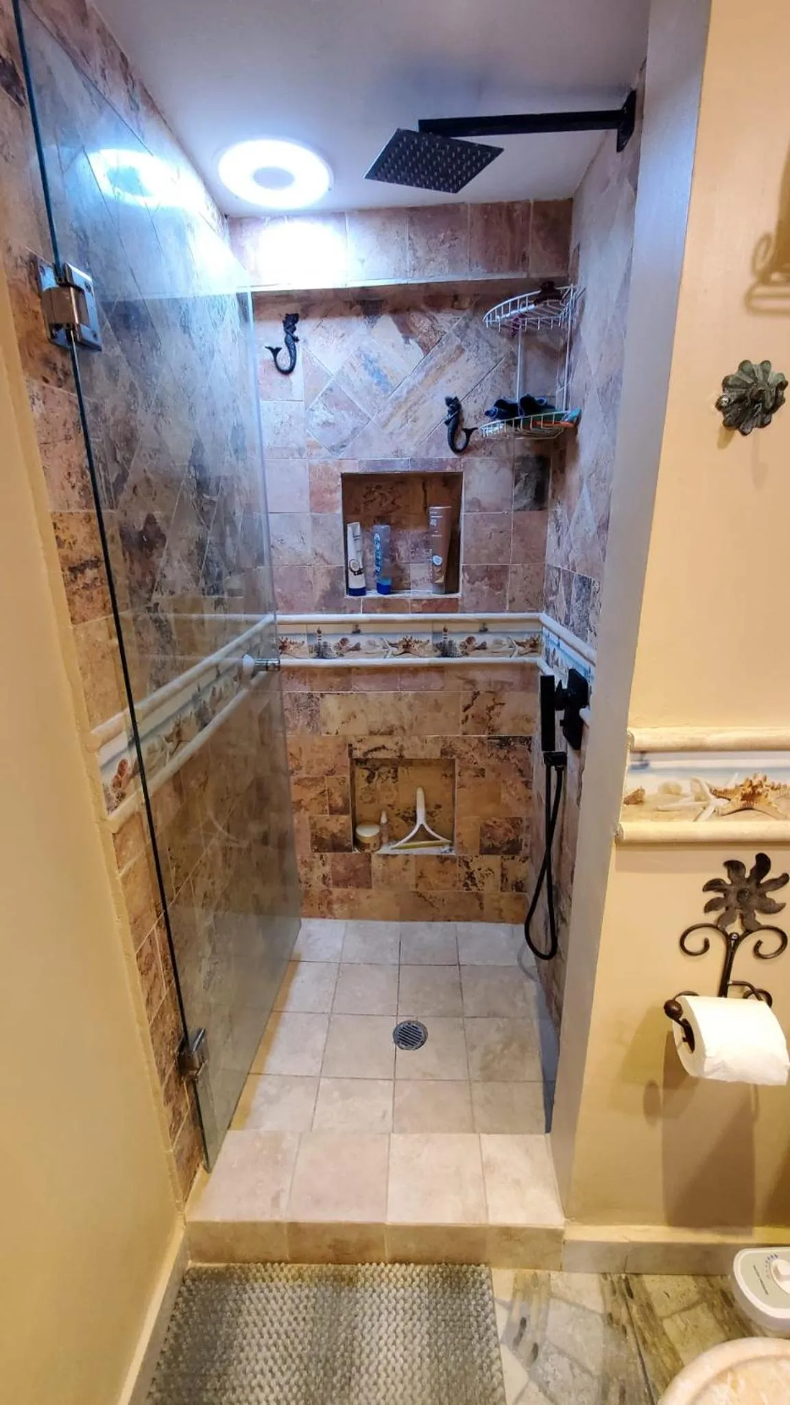 Shower in Marina Sol