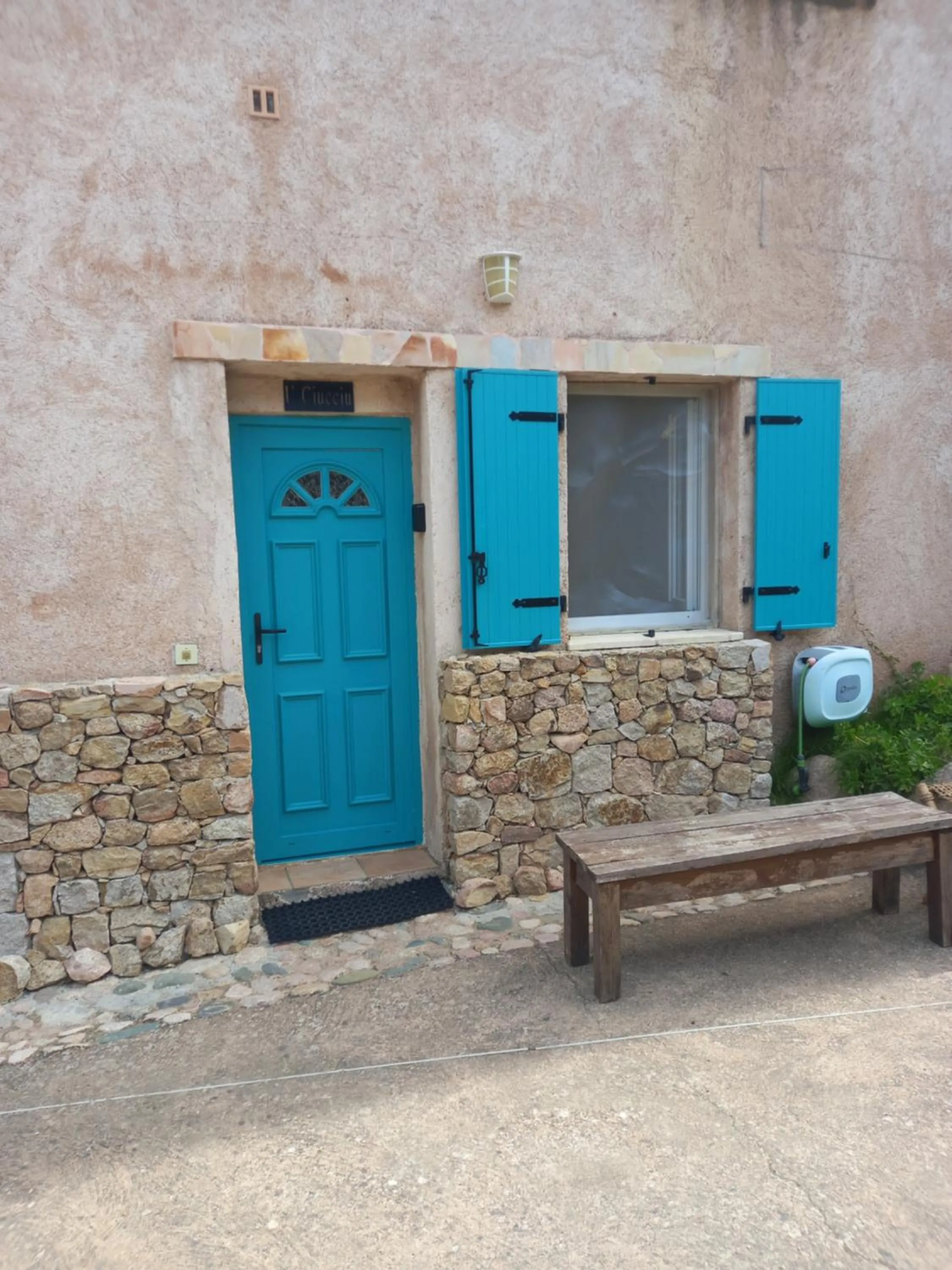 Facade/entrance in studio 1 pièce 16 m2 climatisé 2 personnes piscine partagée