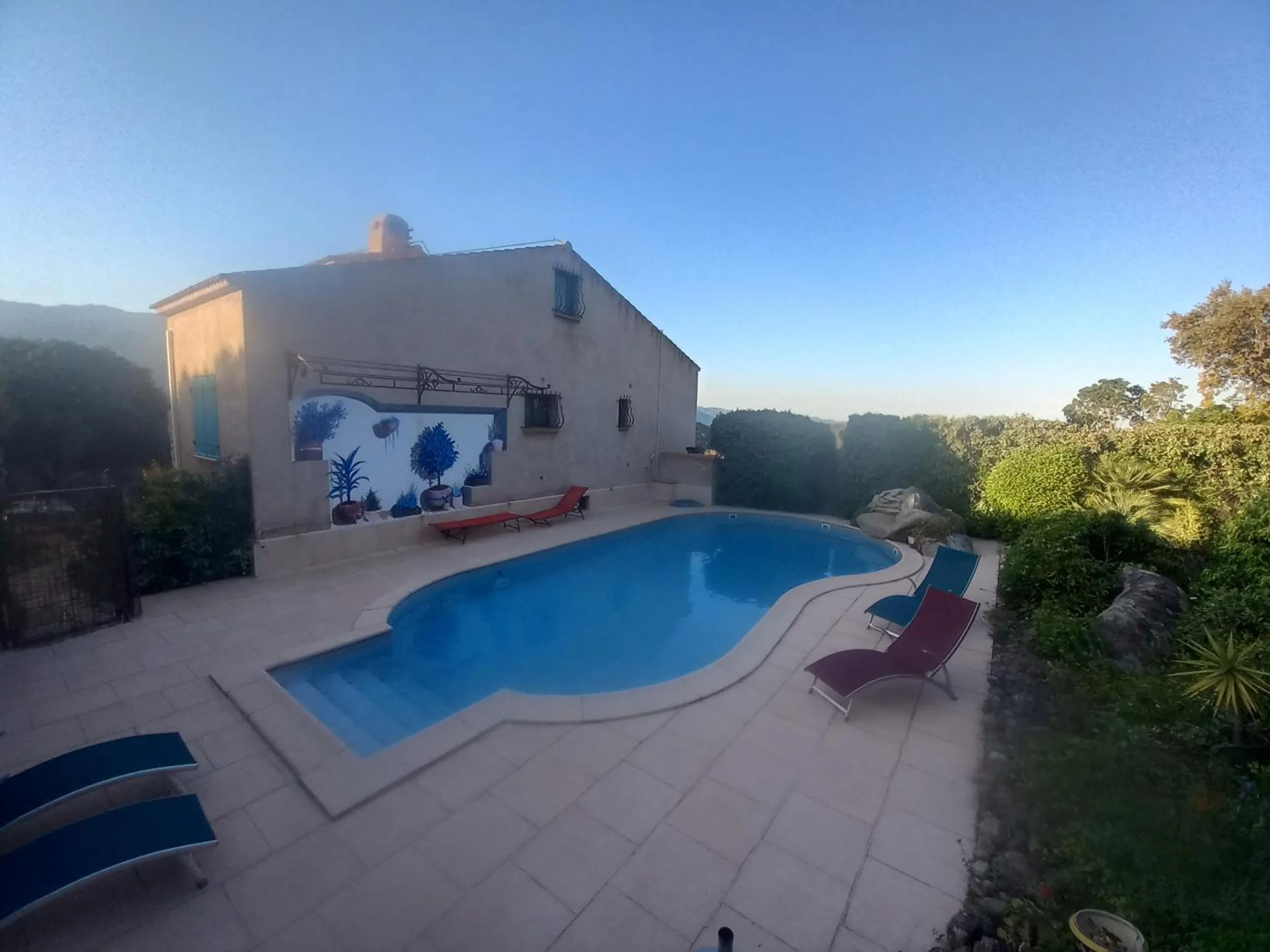 Swimming pool in studio 1 pièce 16 m2 climatisé 2 personnes piscine partagée