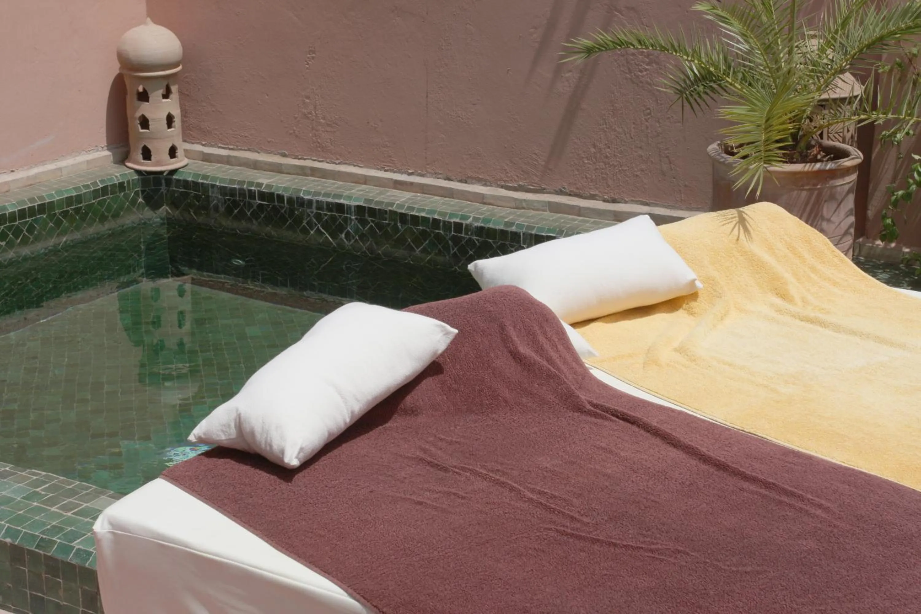 Swimming pool, Bed in Riad petit Karmela