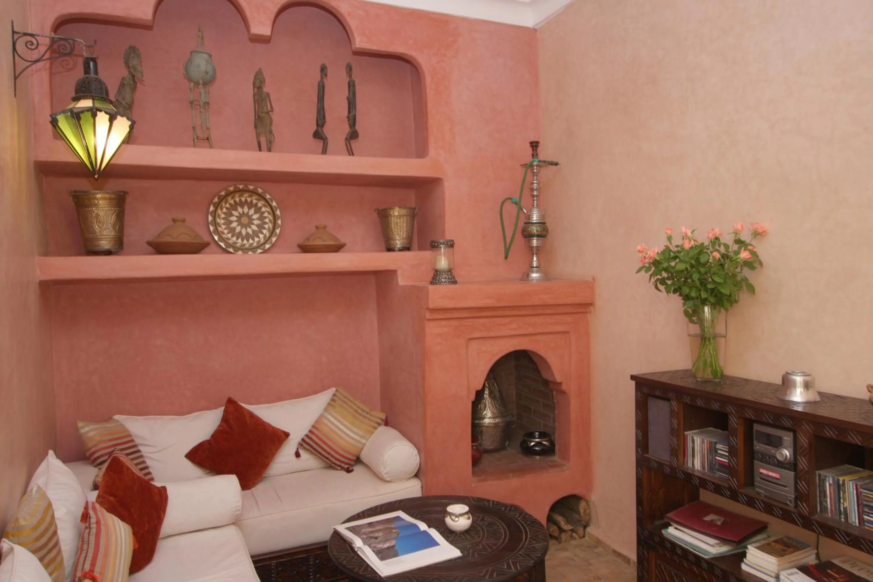 Communal lounge/ TV room in Riad petit Karmela