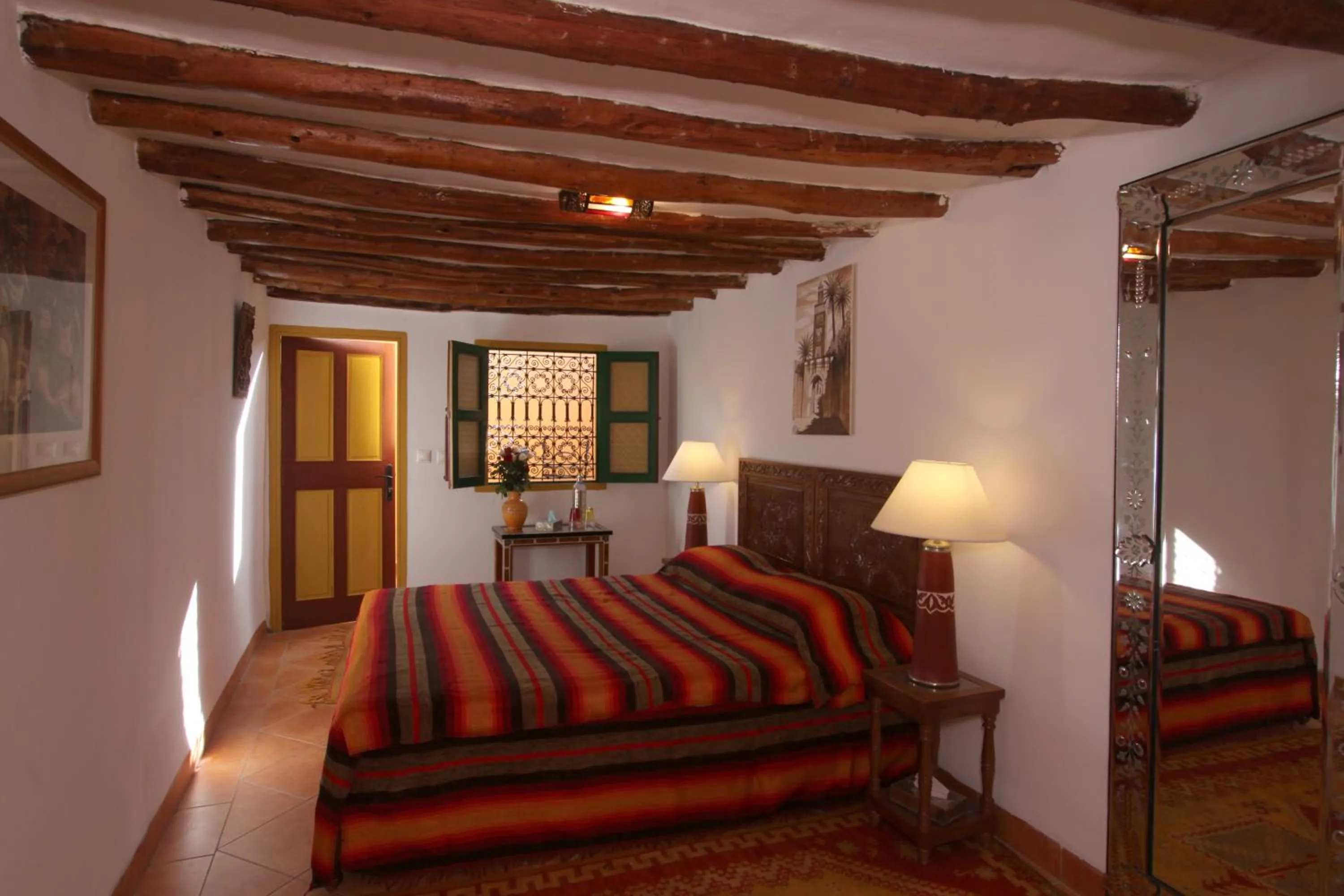Photo of the whole room, Bed in Riad Karmela