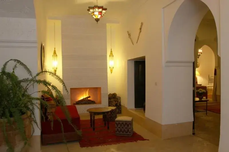 flat iron, Dining Area in Riad Karmela