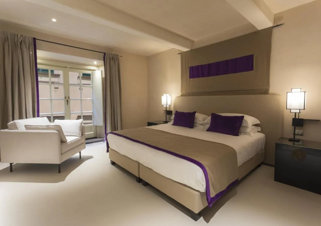 Bed in Hotel Palazzo Durazzo Suites