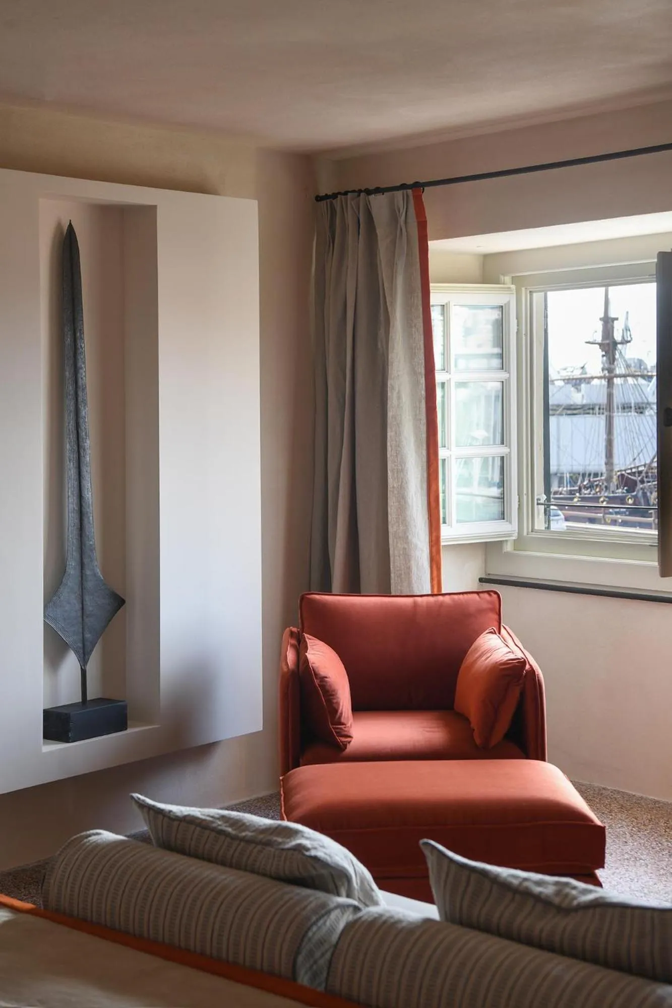 Decorative detail in Hotel Palazzo Durazzo Suites