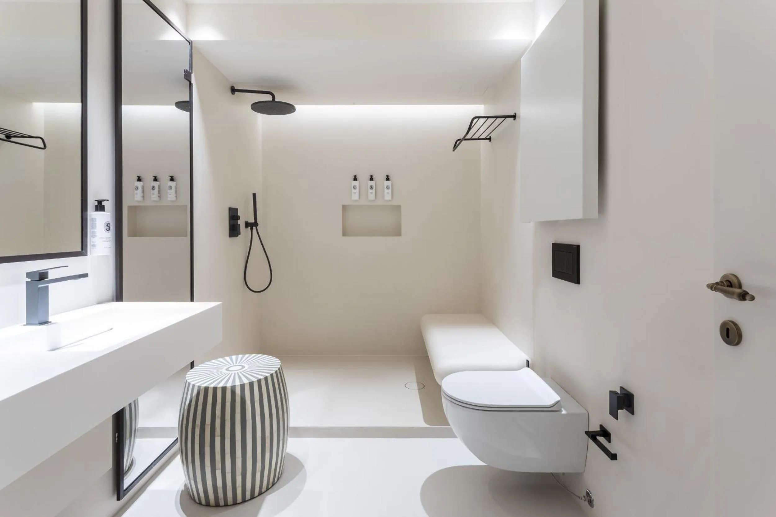 Shower in Hotel Palazzo Durazzo Suites