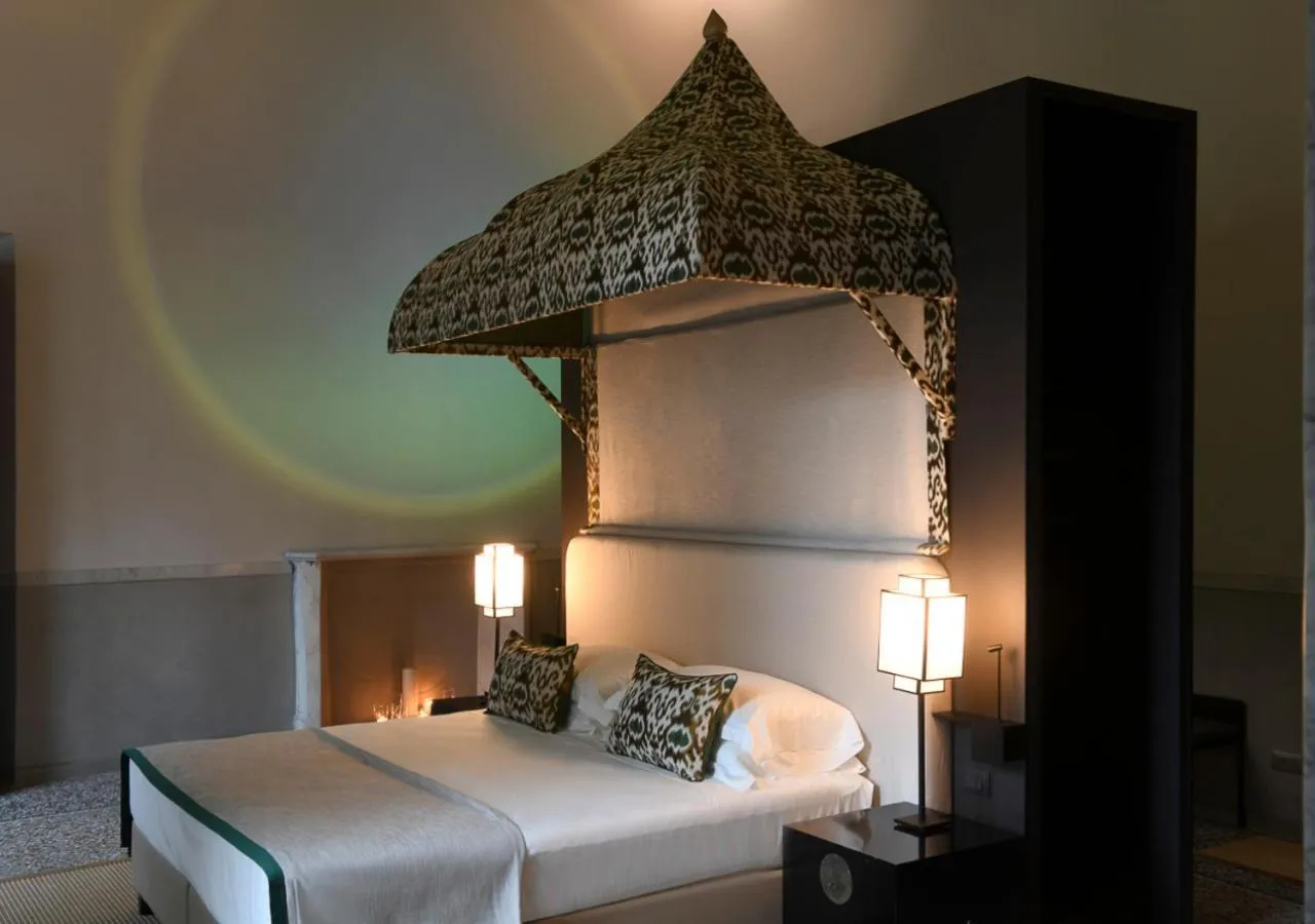 Bed in Hotel Palazzo Durazzo Suites