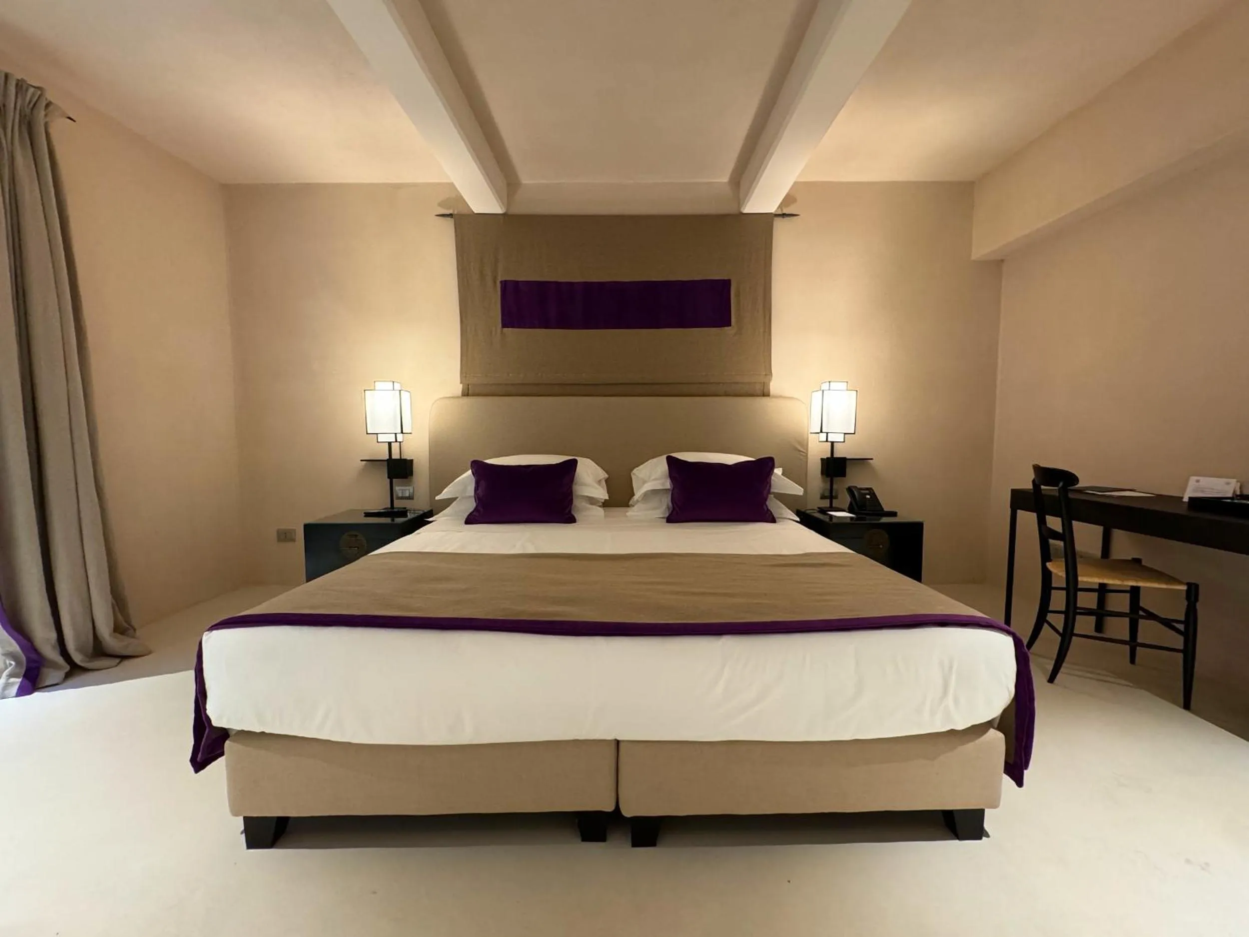 Bed in Hotel Palazzo Durazzo Suites