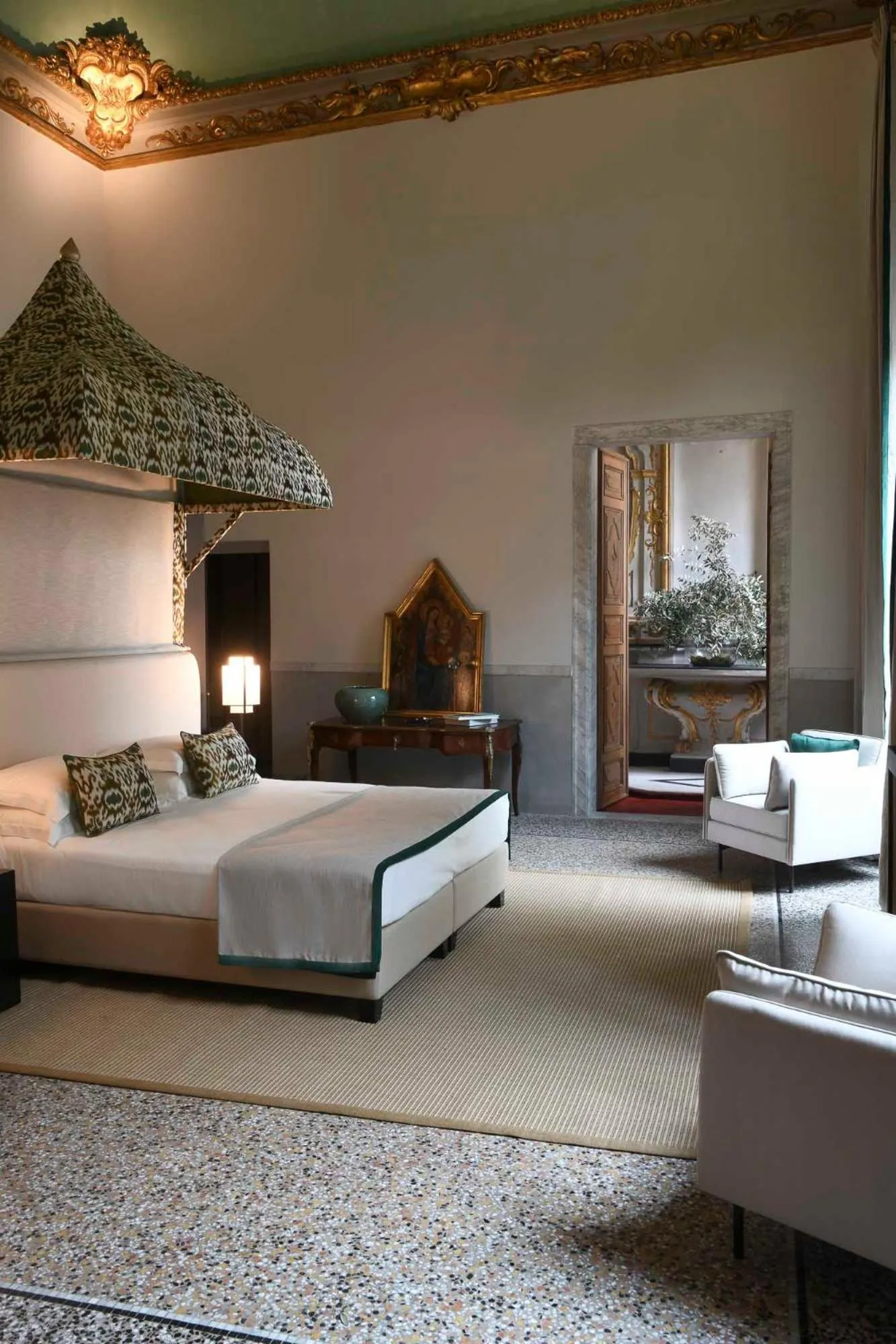 Place of worship, Bed in Hotel Palazzo Durazzo Suites