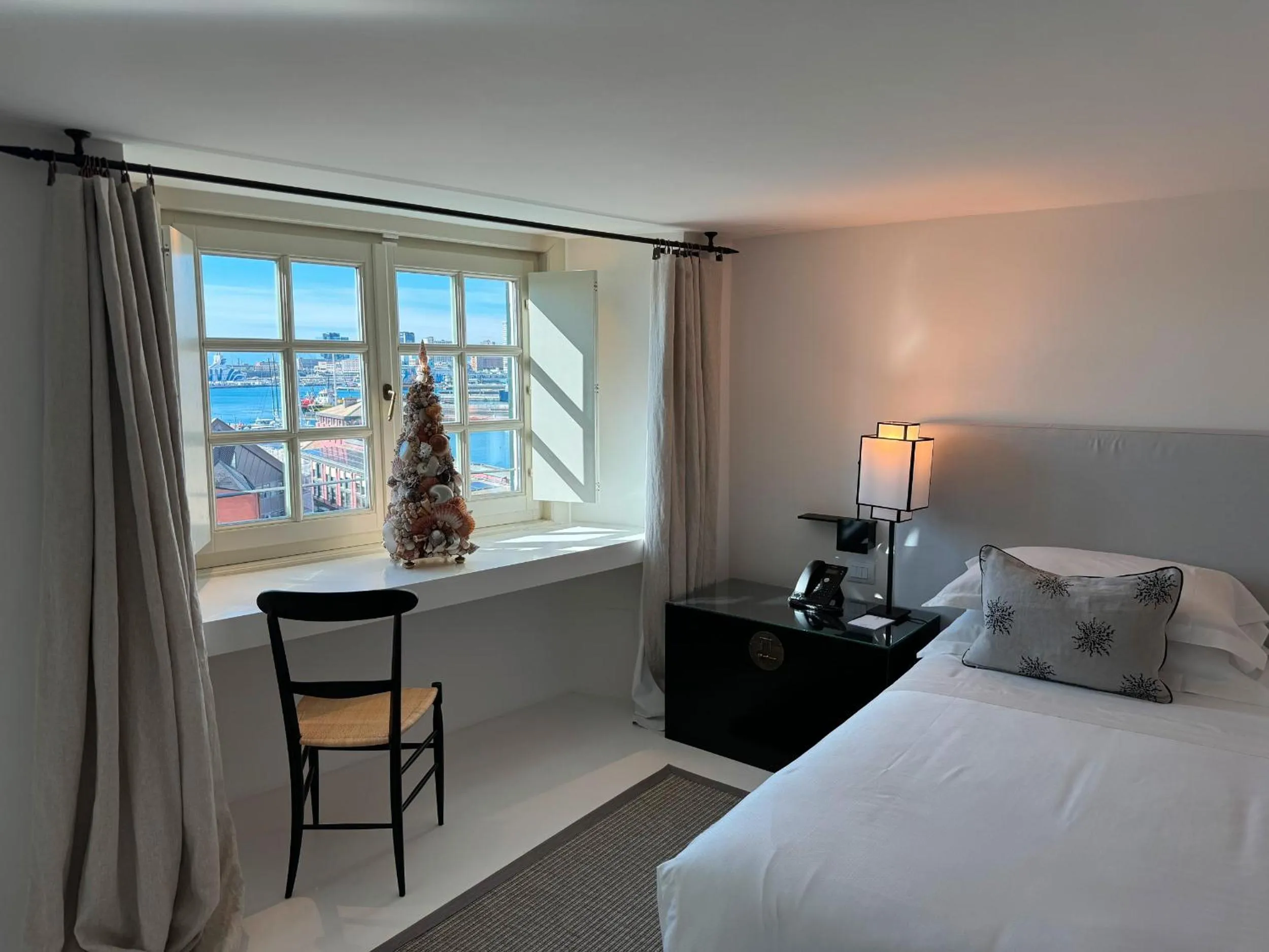 Bed in Hotel Palazzo Durazzo Suites