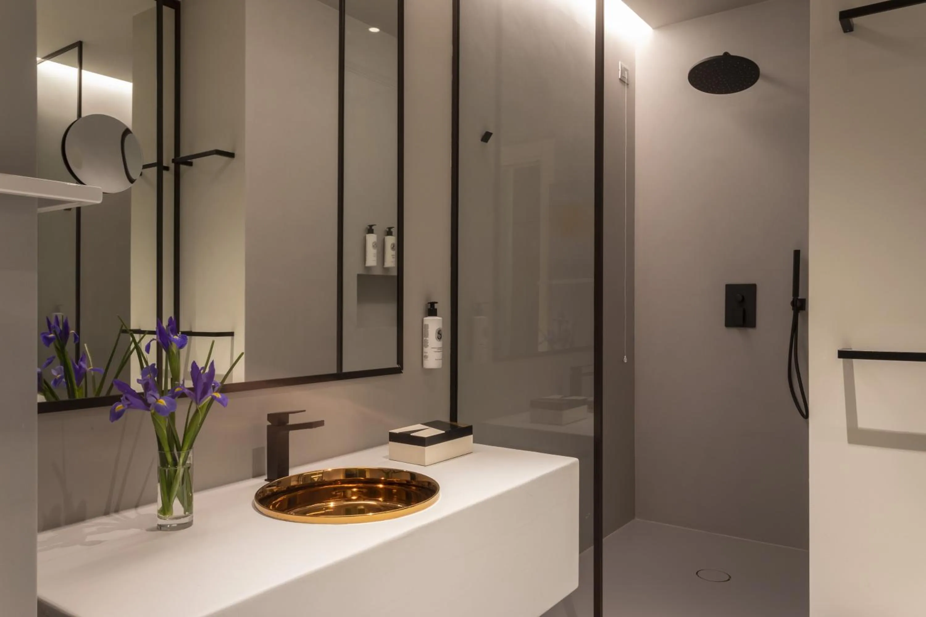 Bathroom in Hotel Palazzo Durazzo Suites