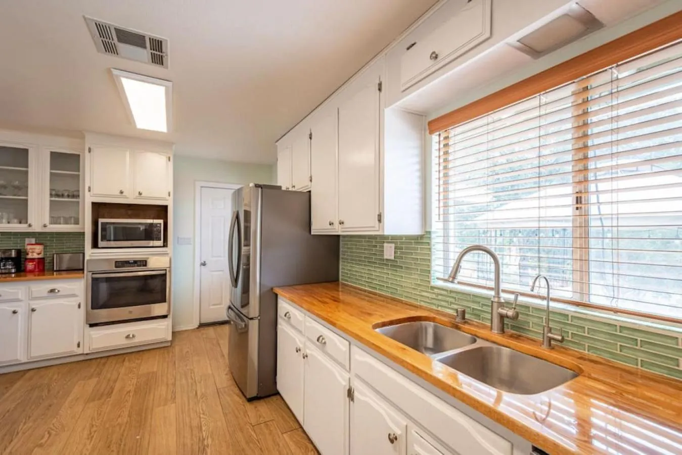 Kitchen or kitchenette in Cherry Cottage 15 min from Yosemite South Entrance