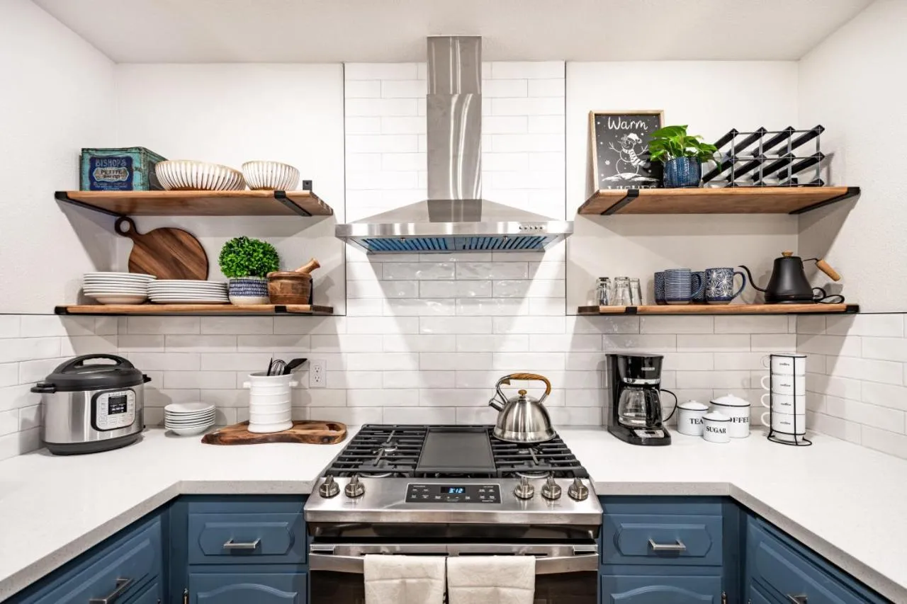 Sugarpine Trailhead Lodge at Lewis Creek Upper Trailhead just 7 miles from Yosemite