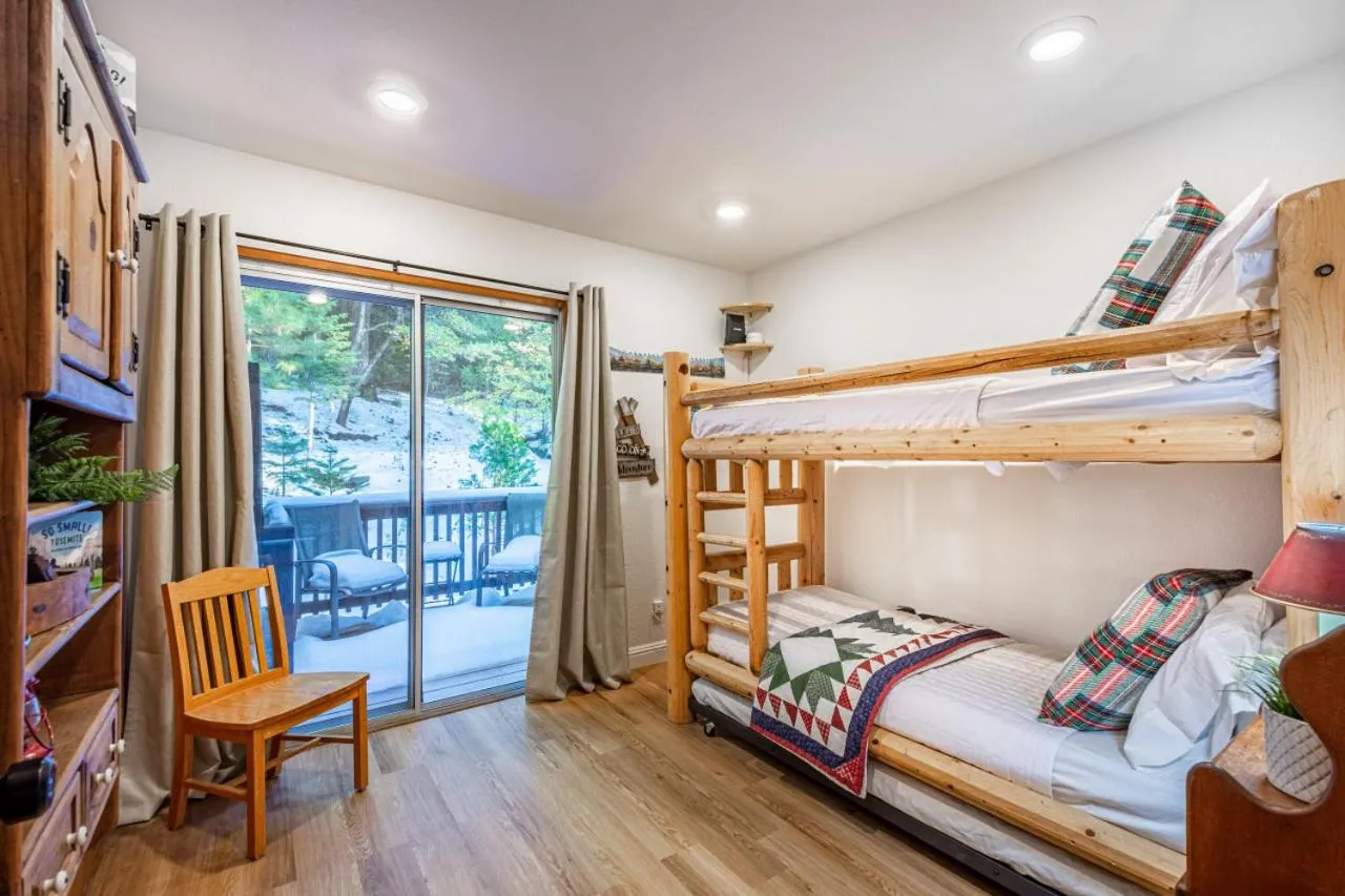 Bed in Sugarpine Trailhead Lodge at Lewis Creek Upper Trailhead just 7 miles from Yosemite