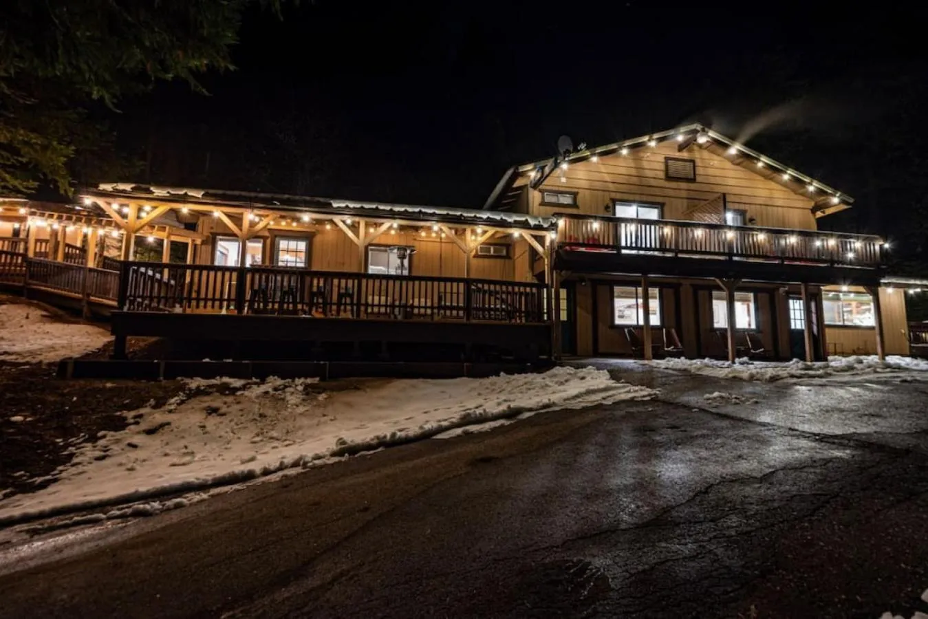 Sugarpine Trailhead Lodge at Lewis Creek Upper Trailhead just 7 miles from Yosemite