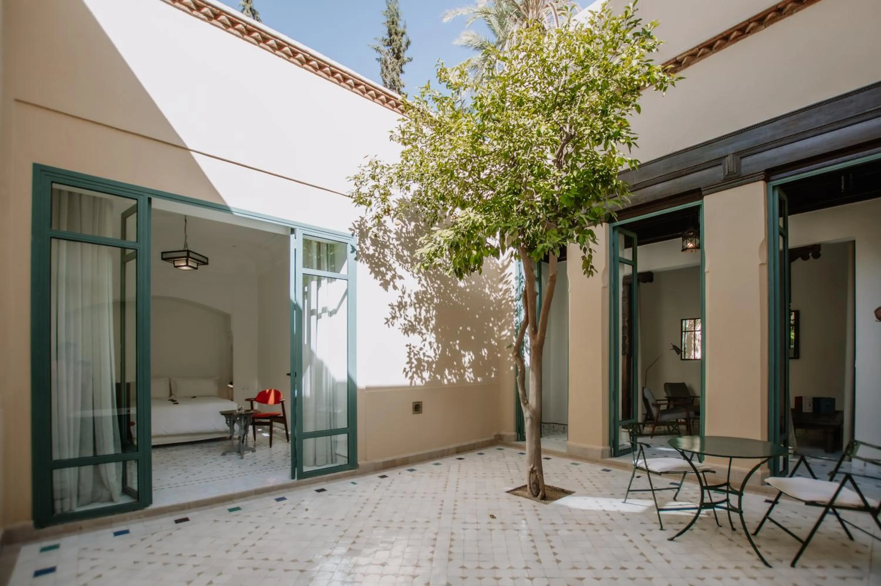 Patio in Les Deux Tours