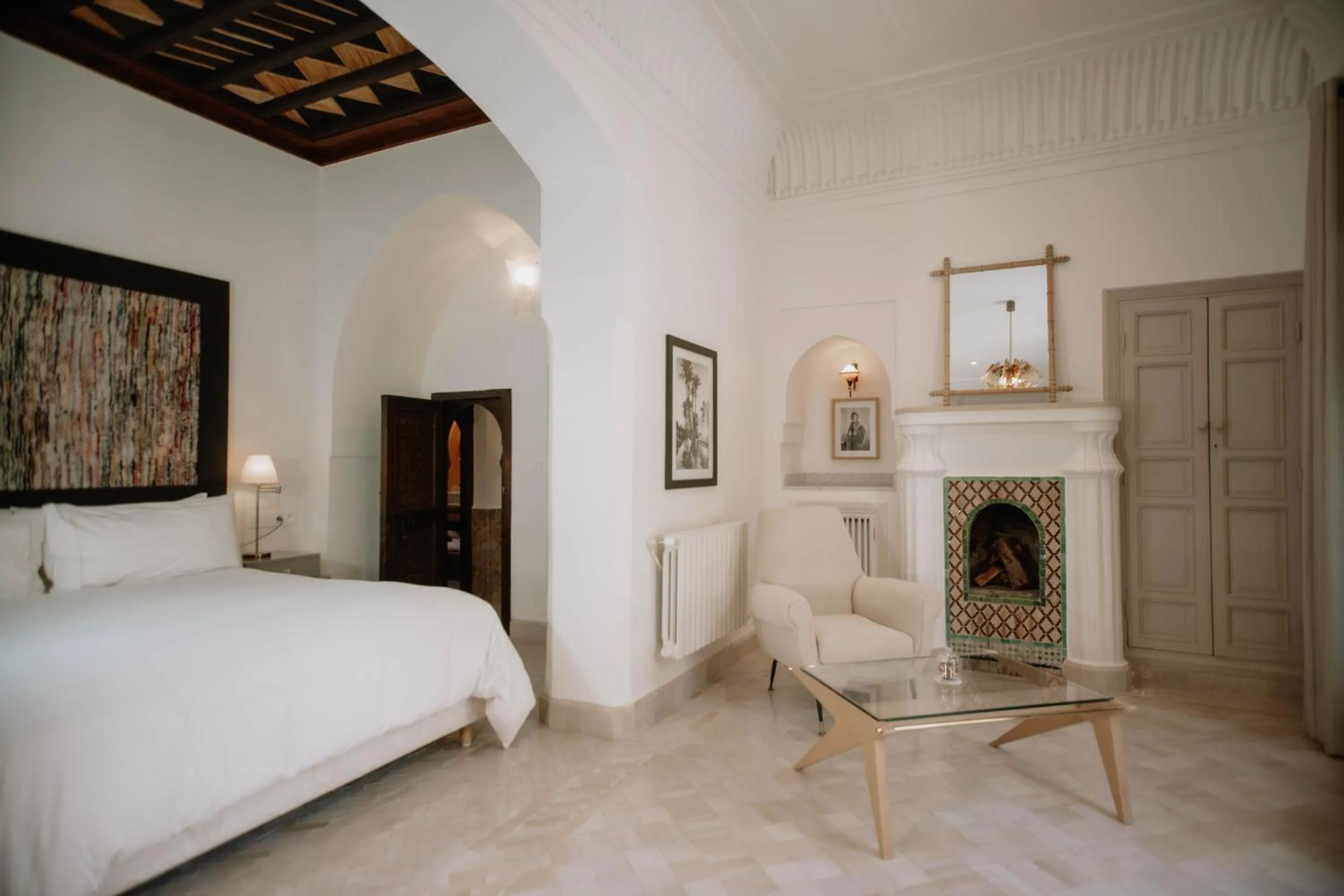 fireplace, Bed in Les Deux Tours