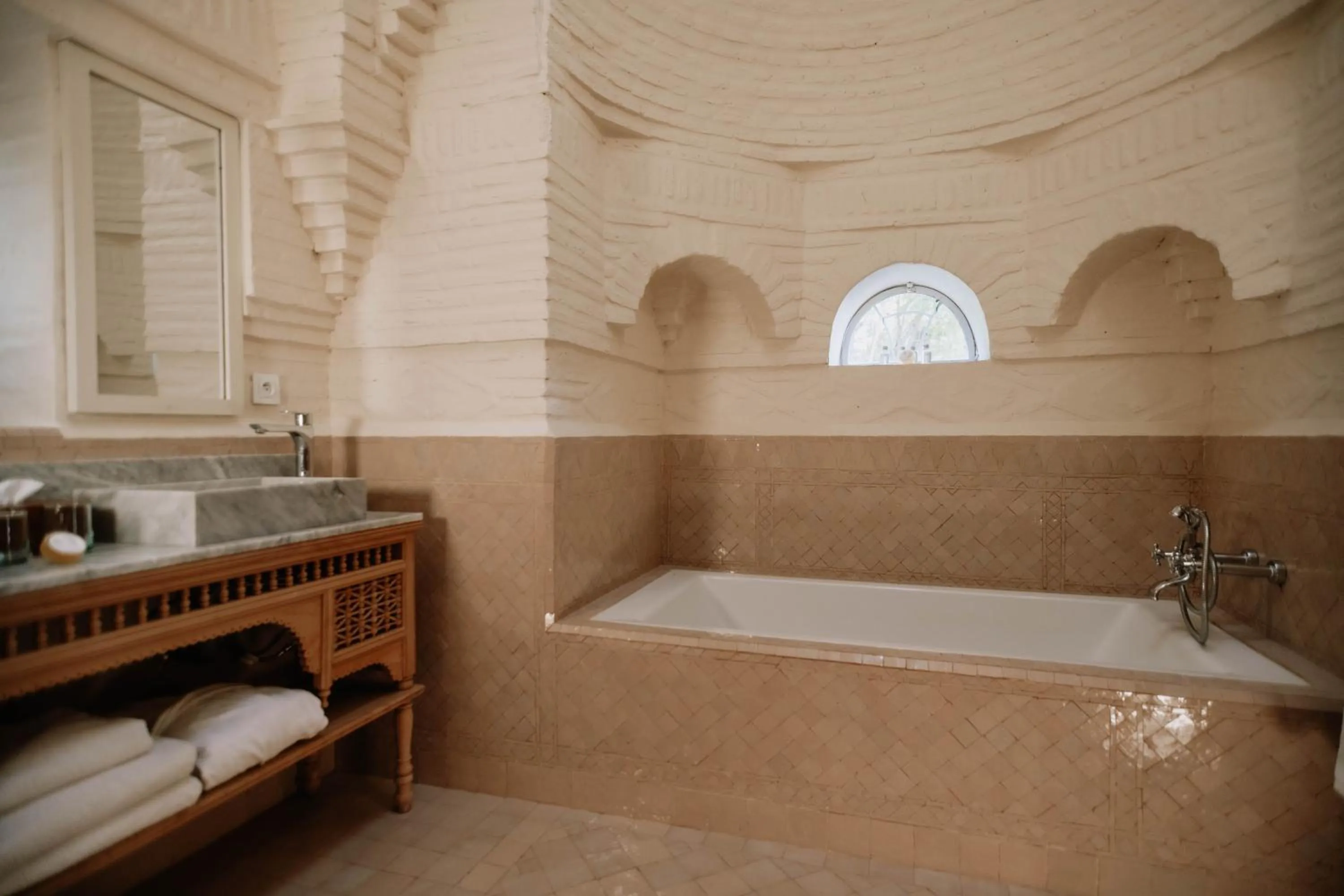 Bath in Les Deux Tours