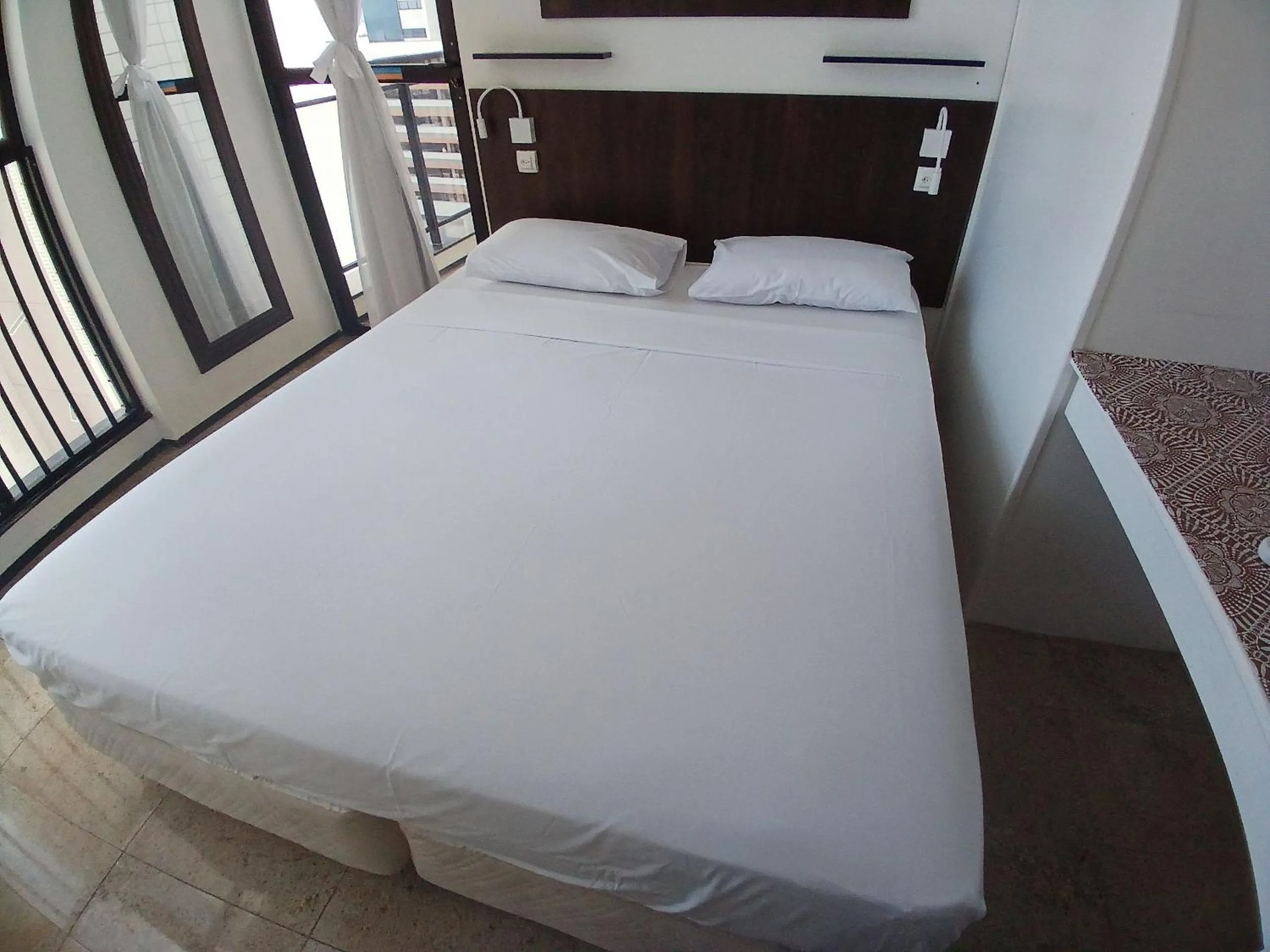 Bedroom, Bed in Flat Brasil Tropical Meireles by Escala