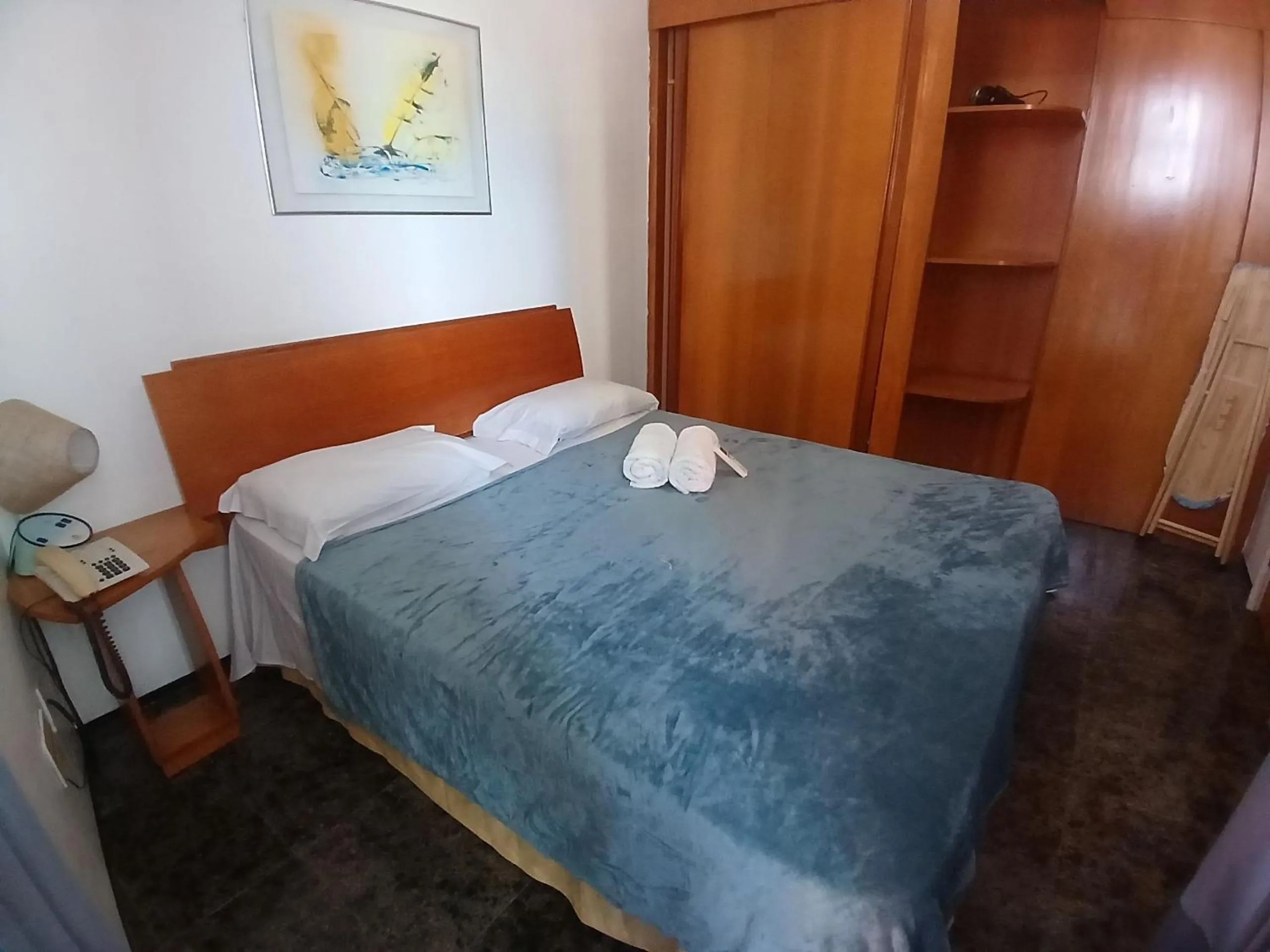 Bedroom, Bed in Flat Brasil Tropical Meireles by Escala