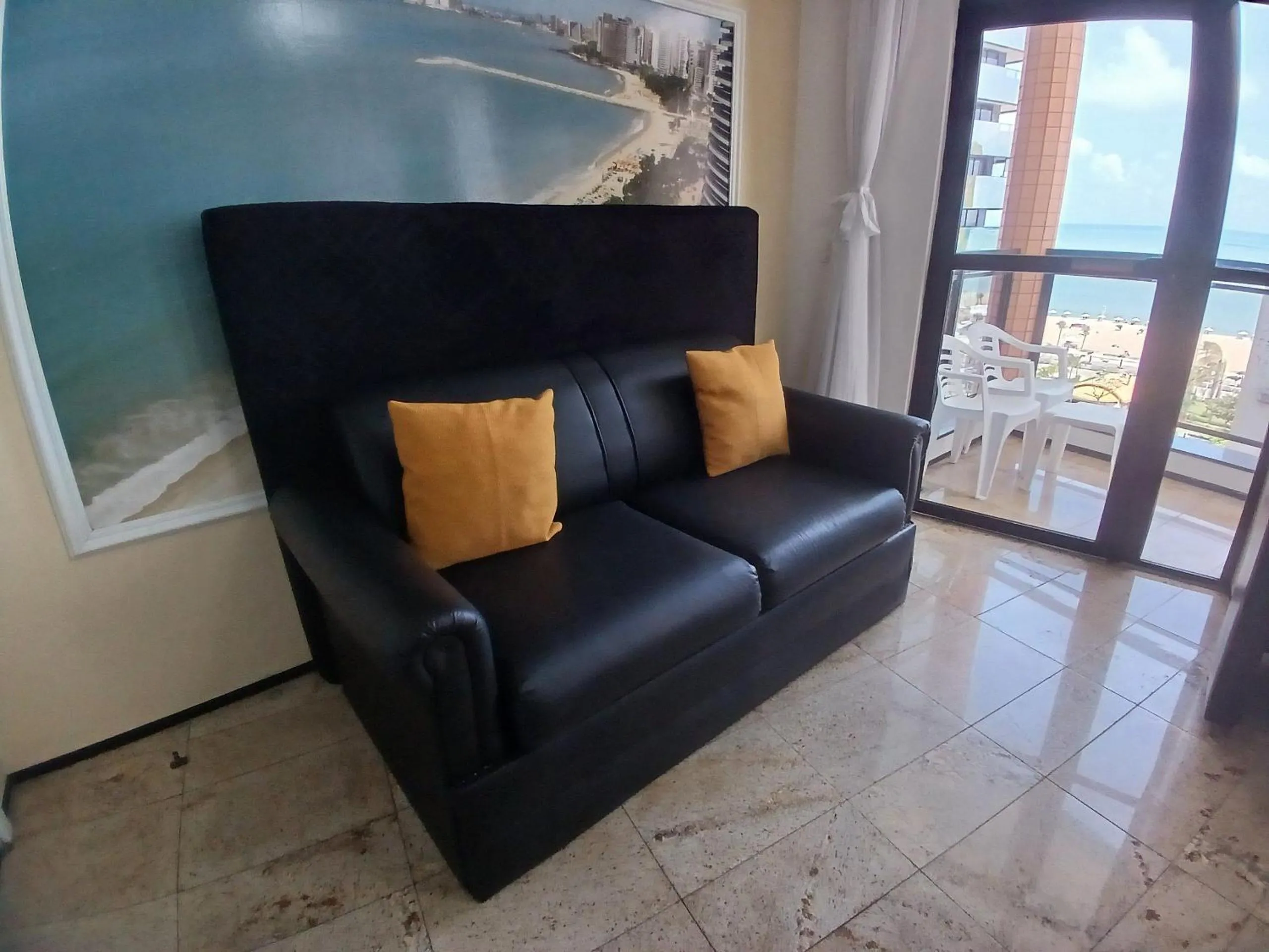 Living room in Flat Brasil Tropical Meireles by Escala