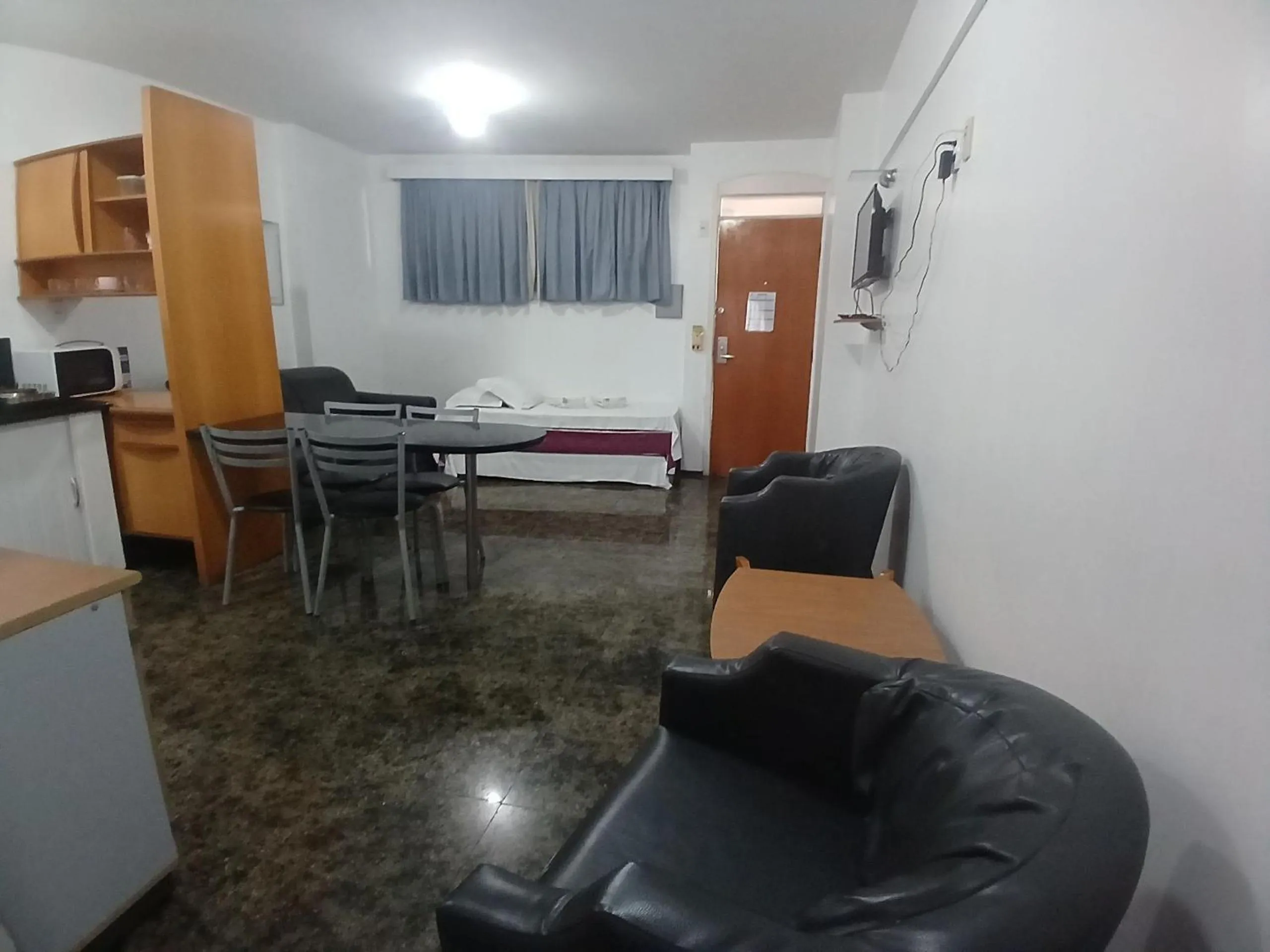 Living room in Flat Brasil Tropical Meireles by Escala