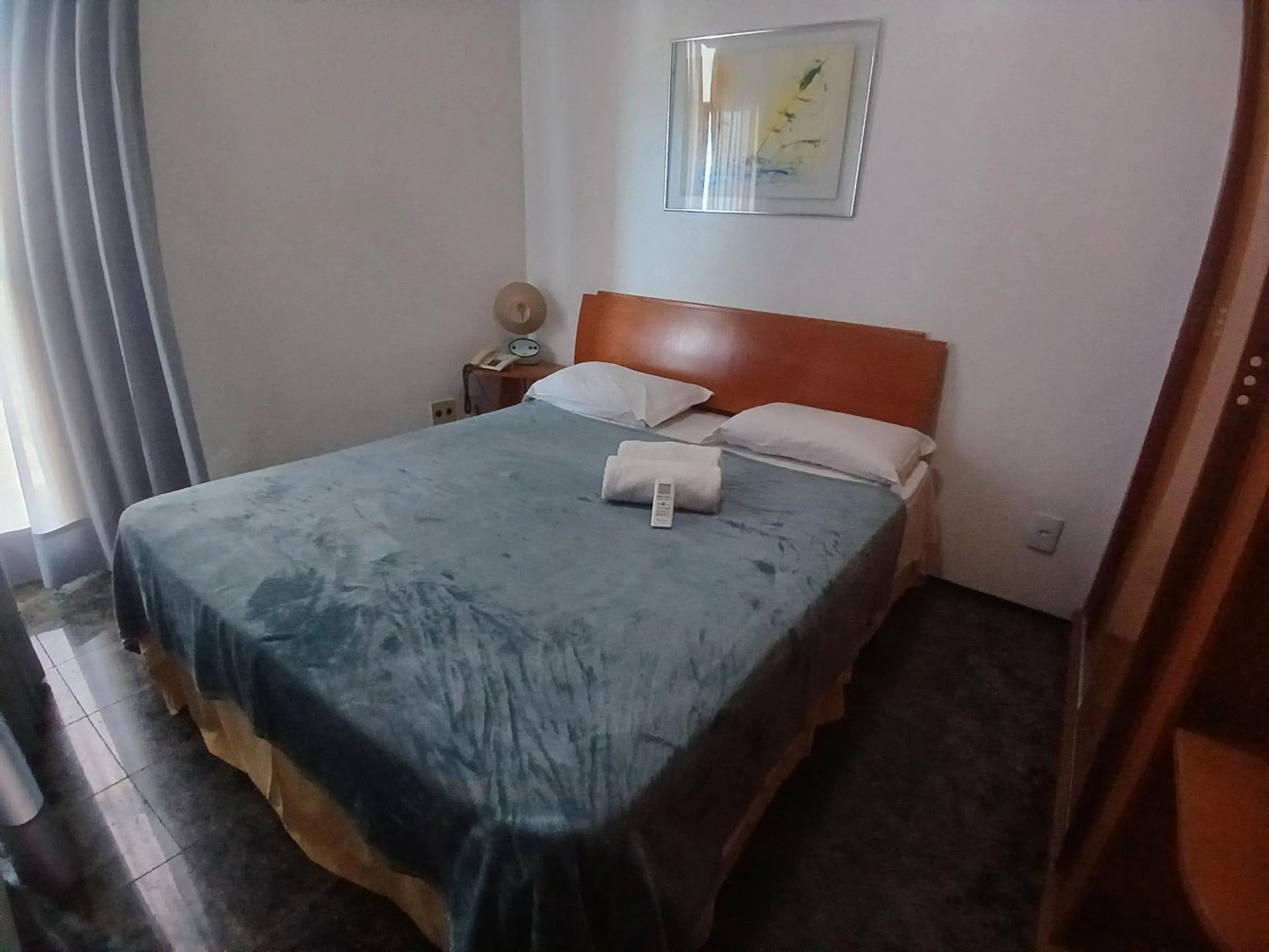 Bedroom, Bed in Flat Brasil Tropical Meireles by Escala