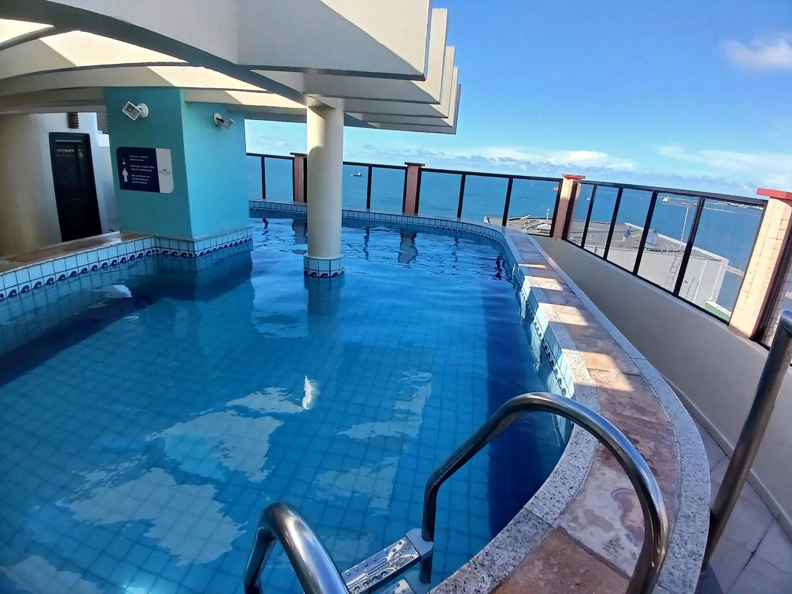 Swimming pool in Flat Brasil Tropical Meireles by Escala