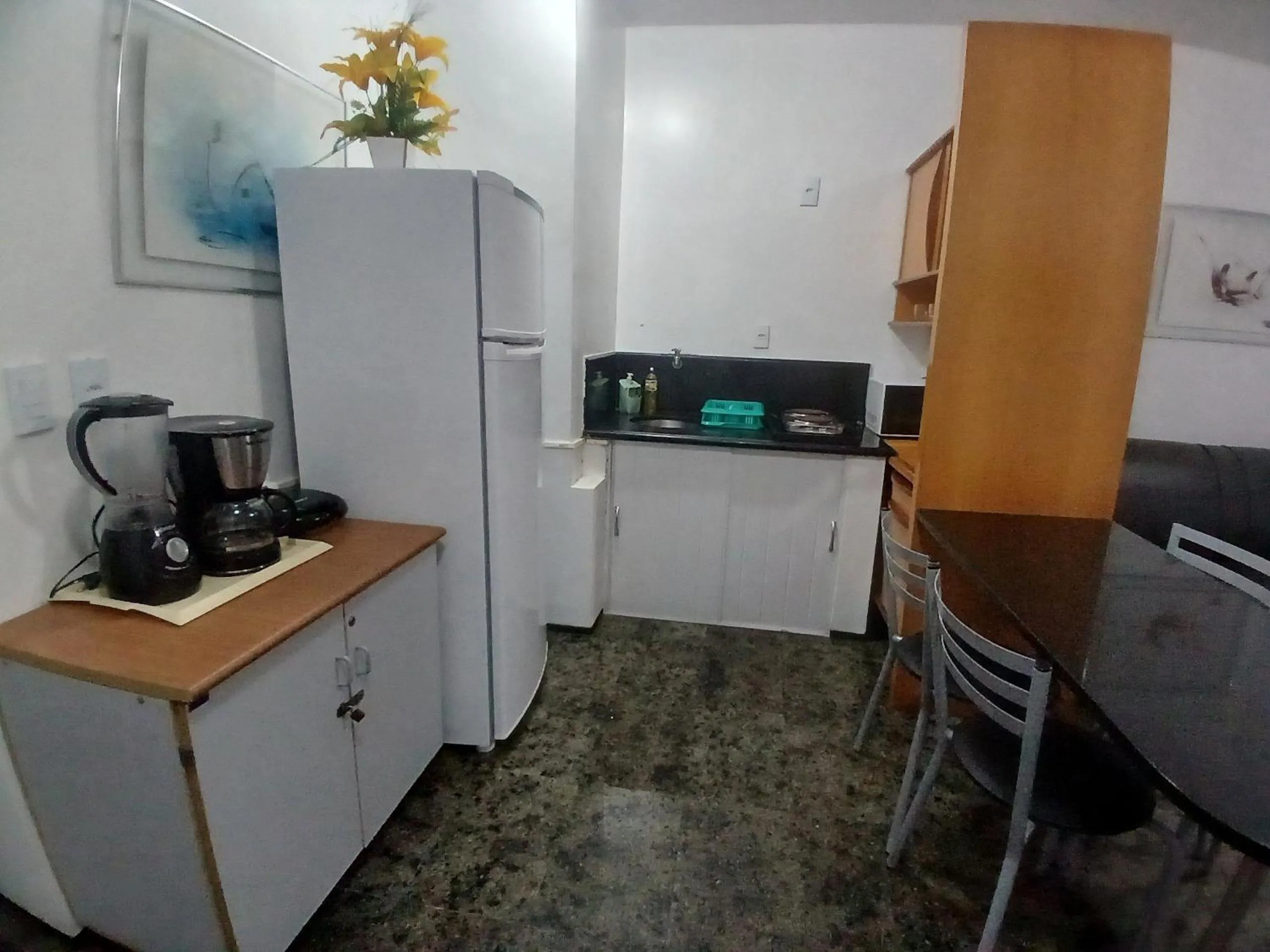 Kitchen or kitchenette in Flat Brasil Tropical Meireles by Escala