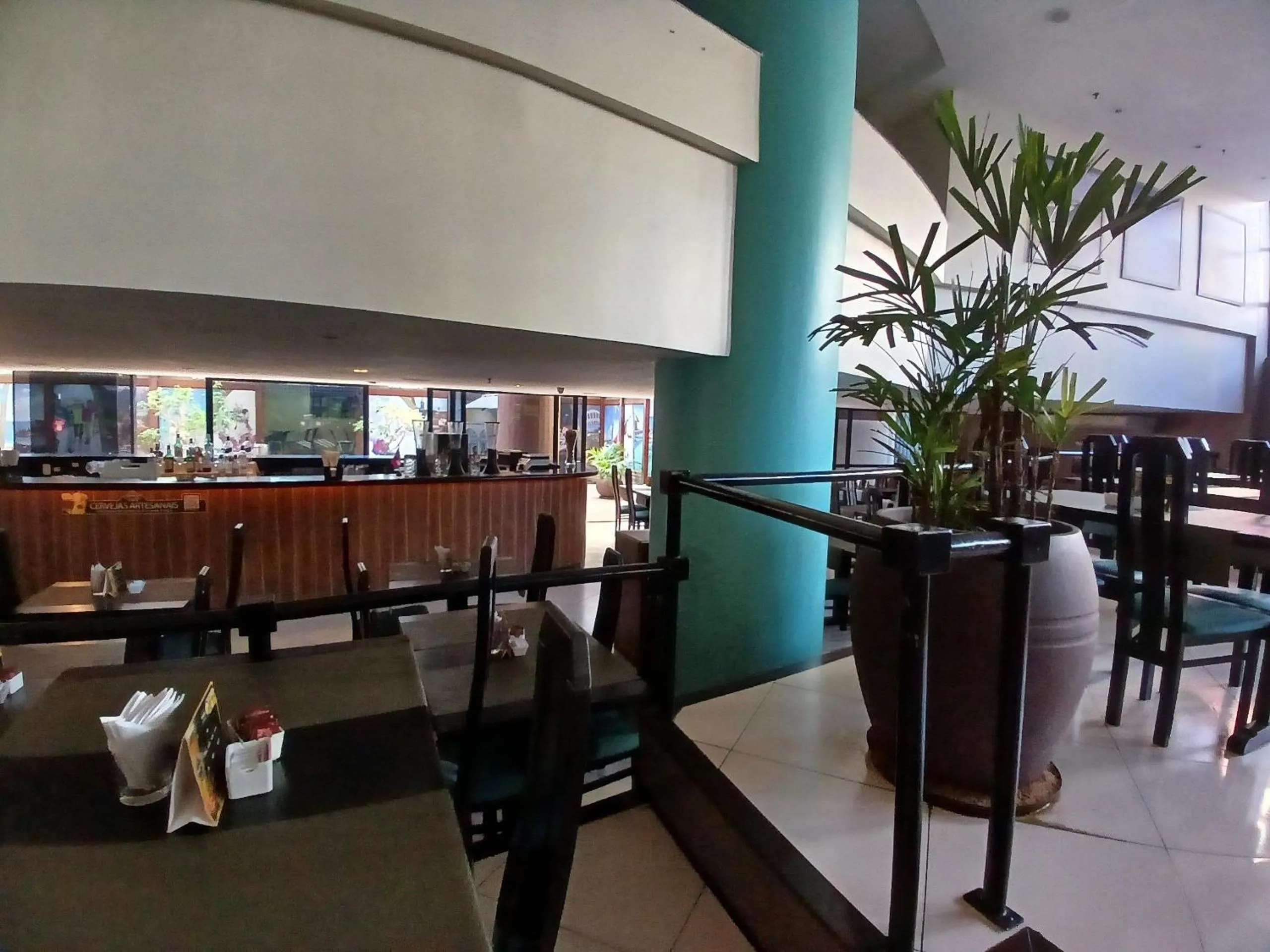 Restaurant/places to eat in Flat Brasil Tropical Meireles by Escala