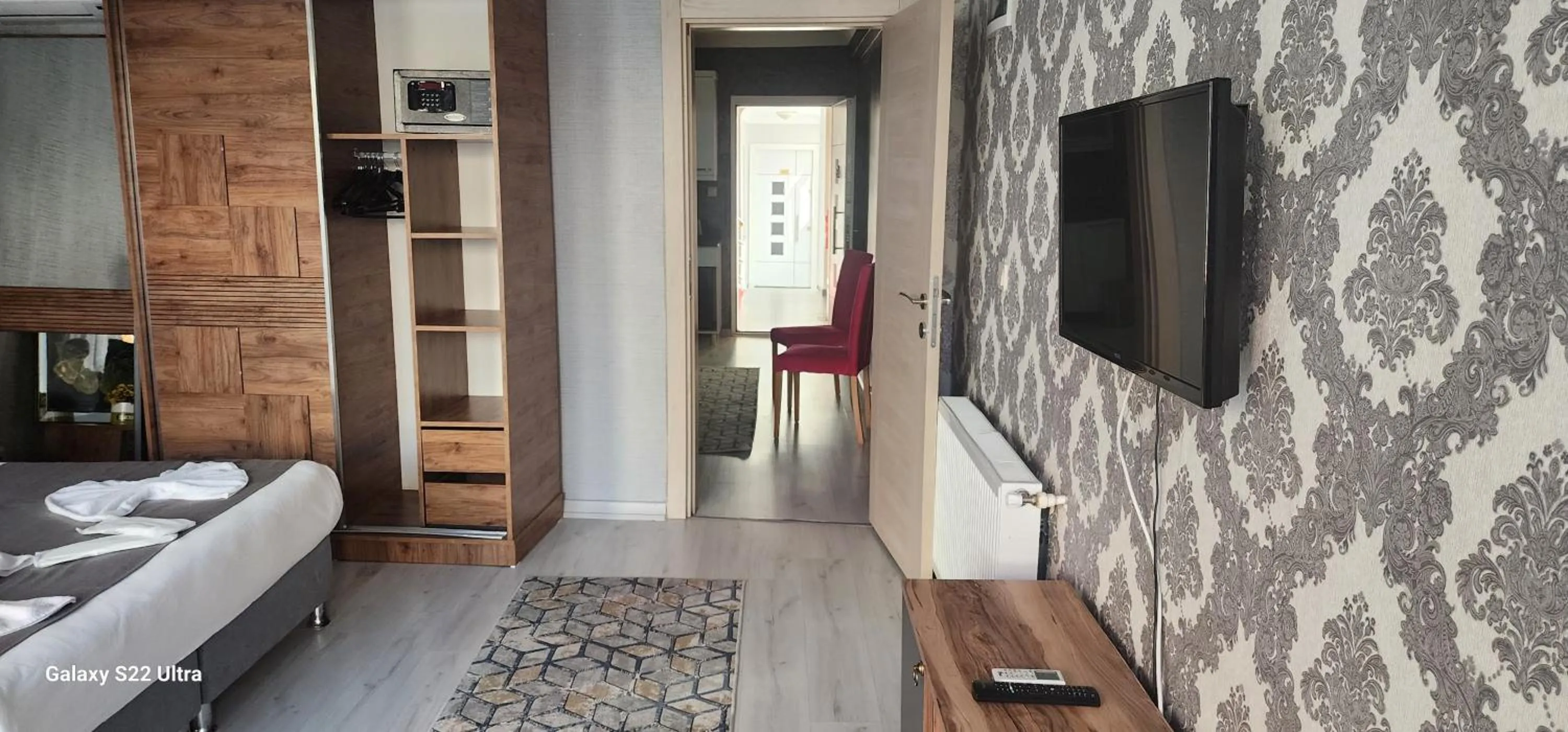 TV and multimedia in Taksim Royal Residence & Hotel