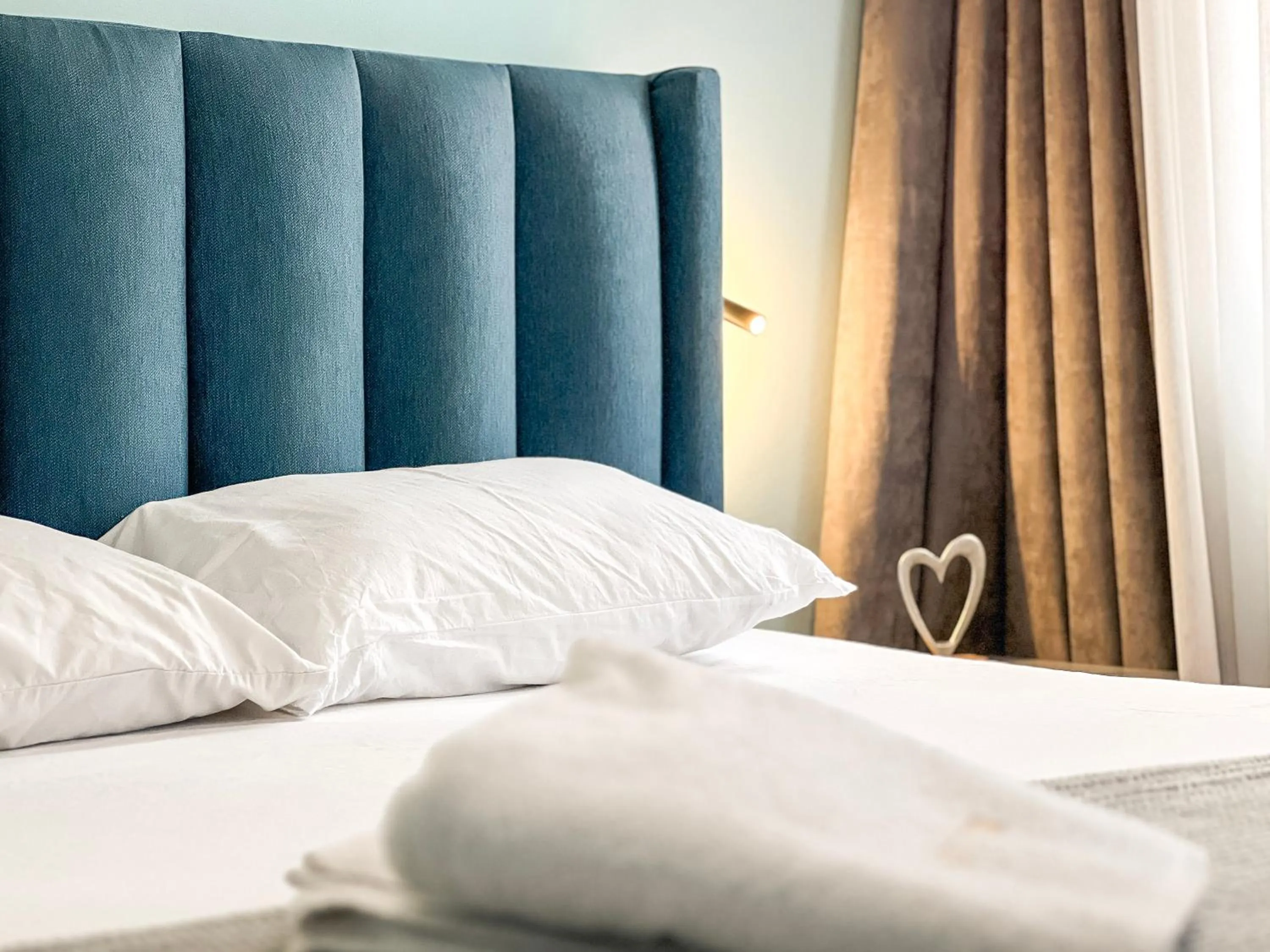 Bed in Hotel Tier Center