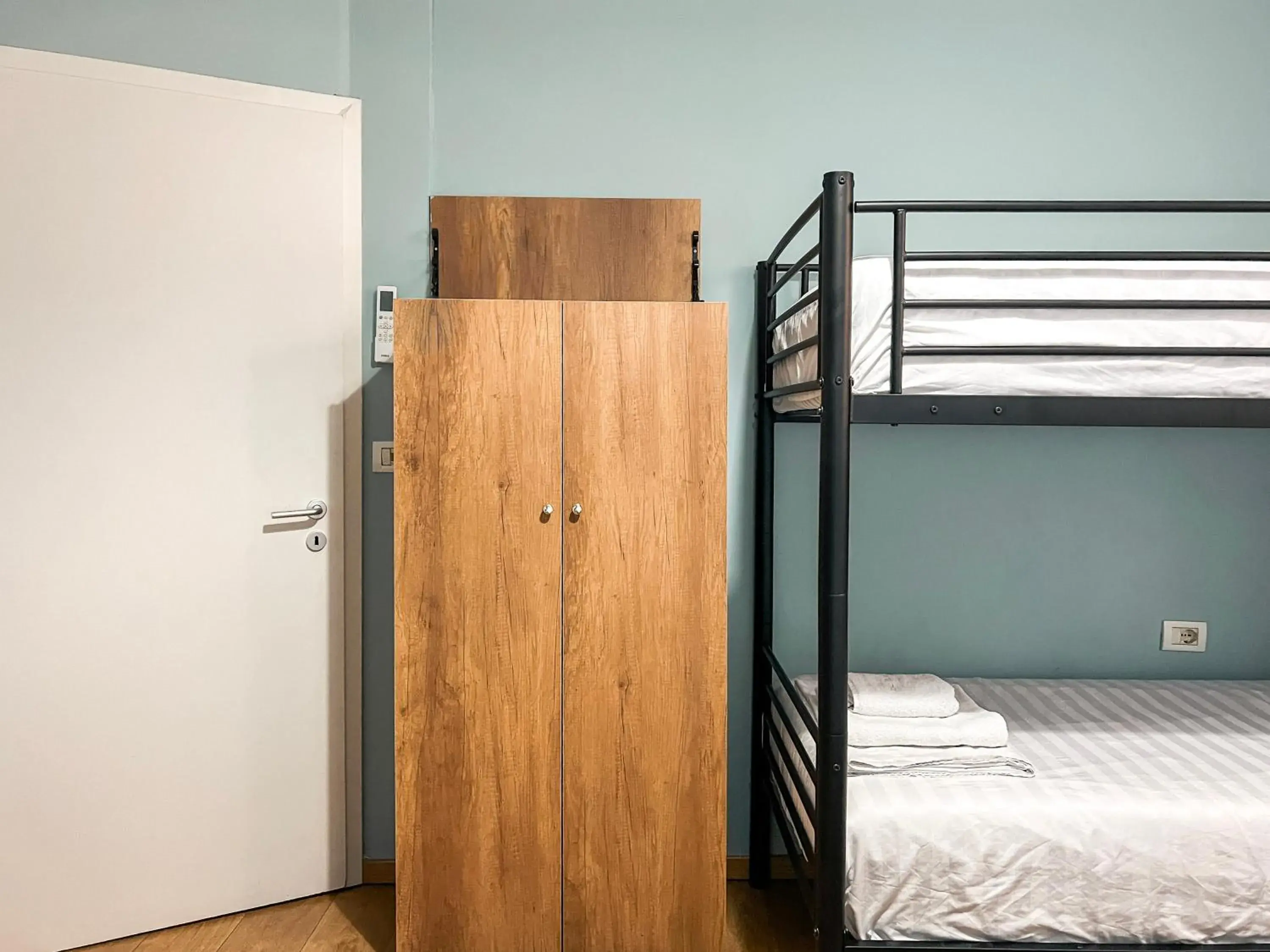 Bed in Hotel Tier Center Bed in Hotel Tier Center