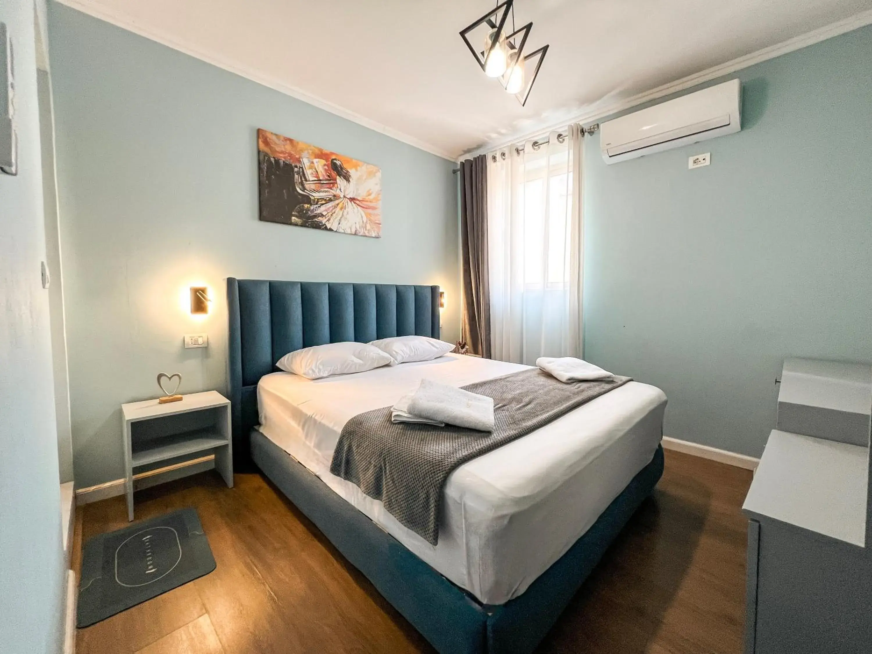 Bed in Hotel Tier Center Bed in Hotel Tier Center