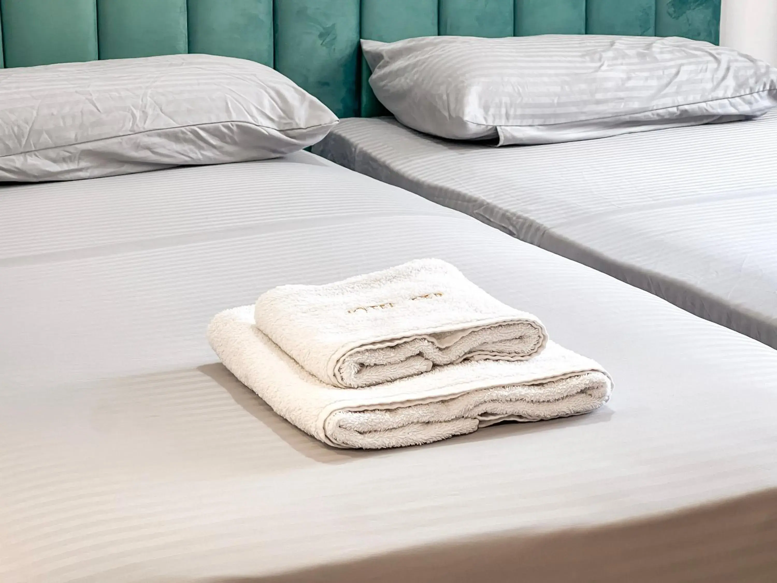 Bed in Hotel Tier Center Bed in Hotel Tier Center