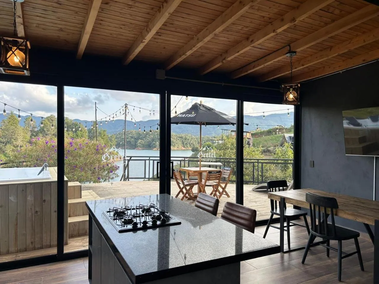 Communal lounge/ TV room in GRETEL CHALETS SUIZO