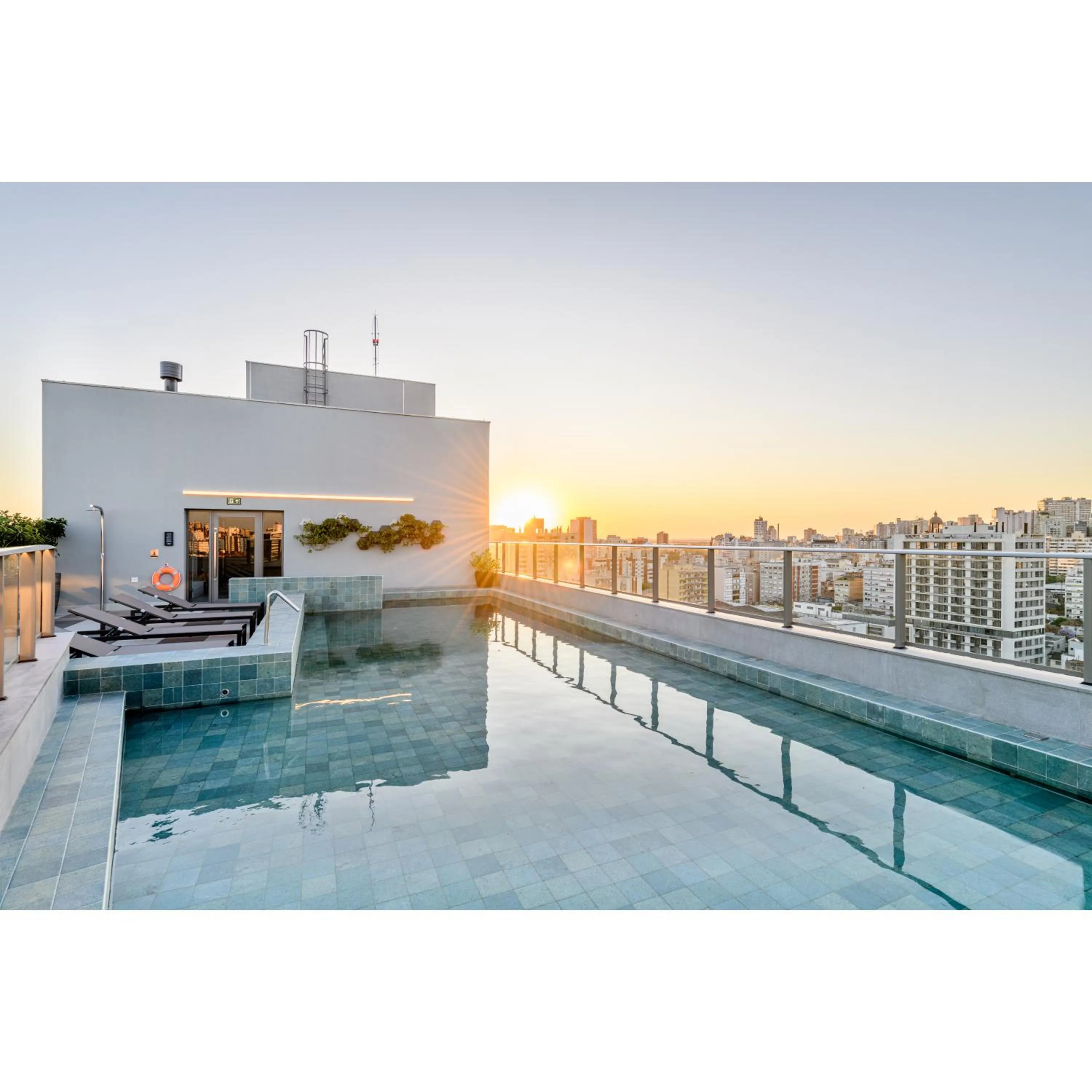 Property building in Charlie JP Redenção Cidade Baixa