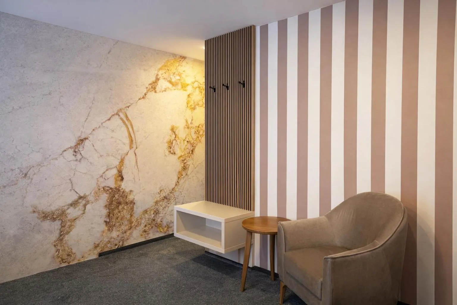 Seating area in Hotel Villa Harmony - Free Parking