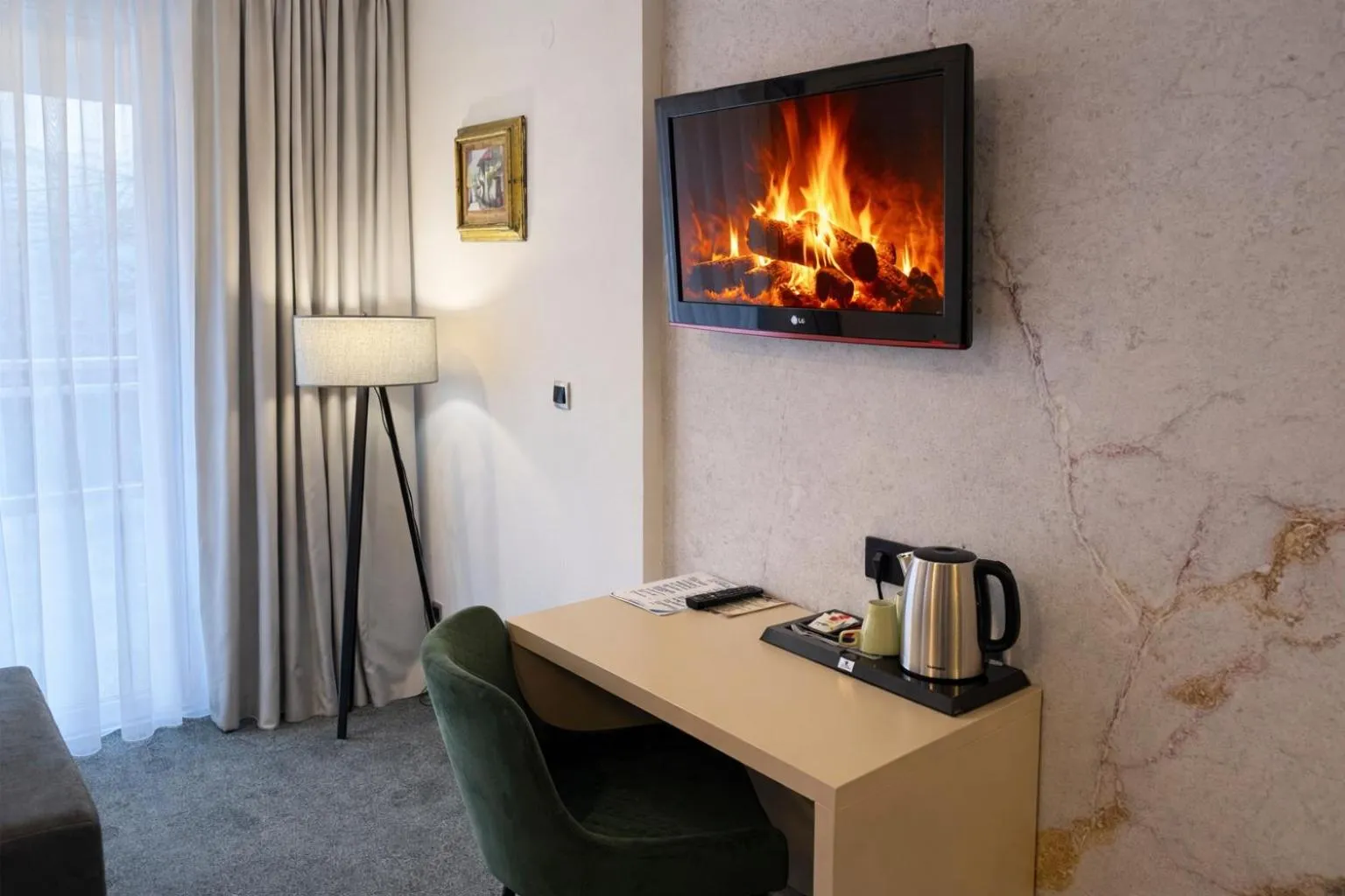 TV and multimedia in Hotel Villa Harmony - Free Parking