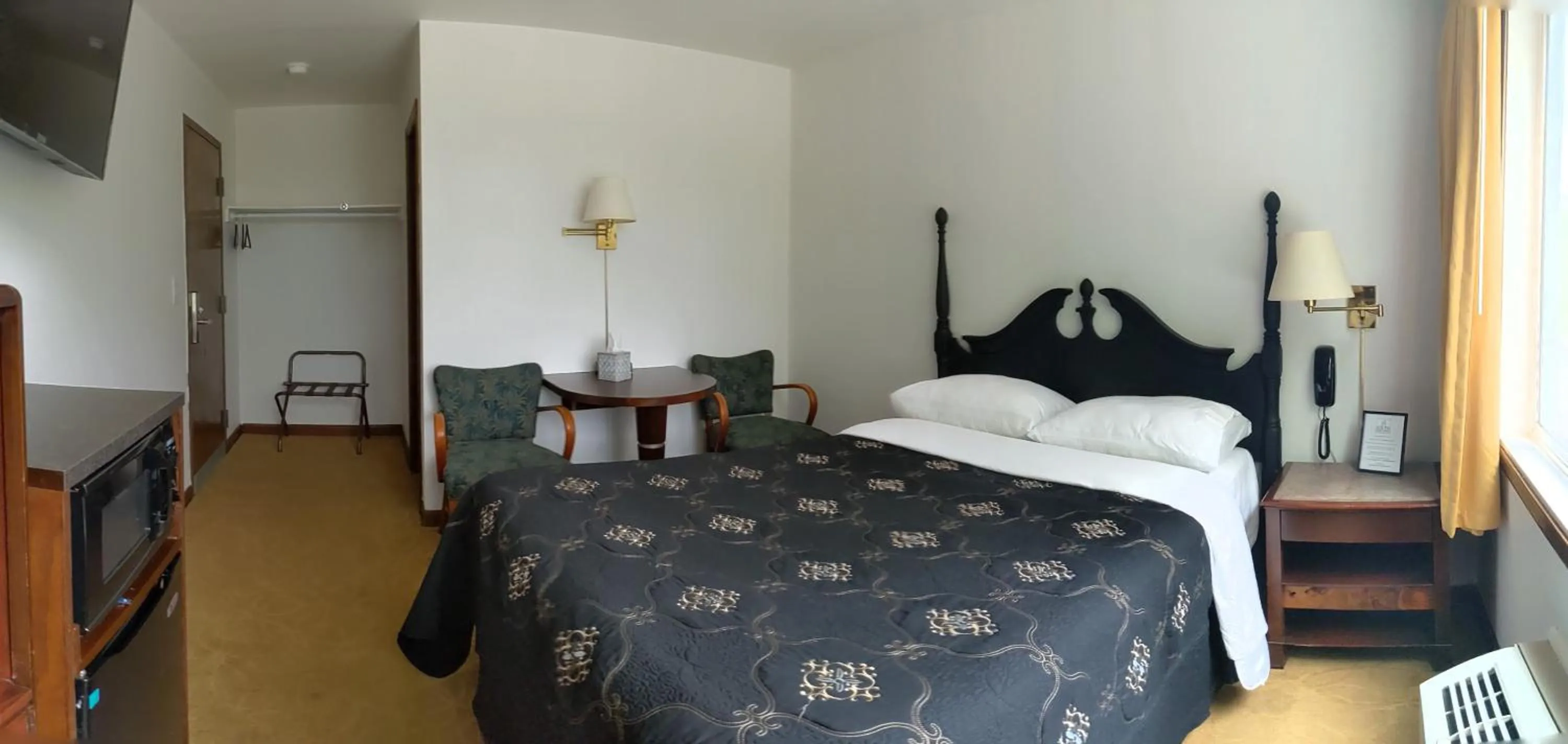 Bed in South Side Inn - Burlington