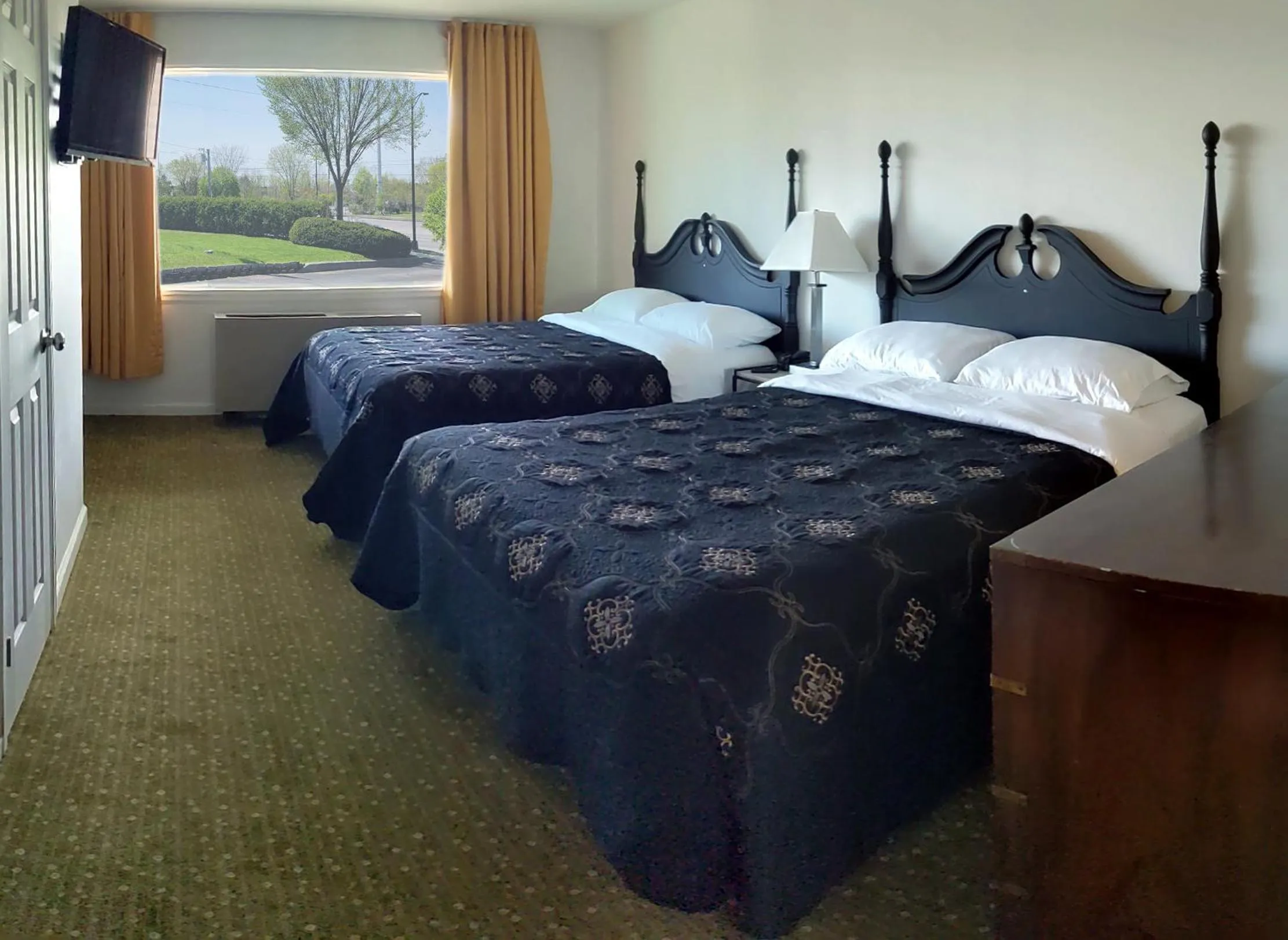 Bed in South Side Inn - Burlington