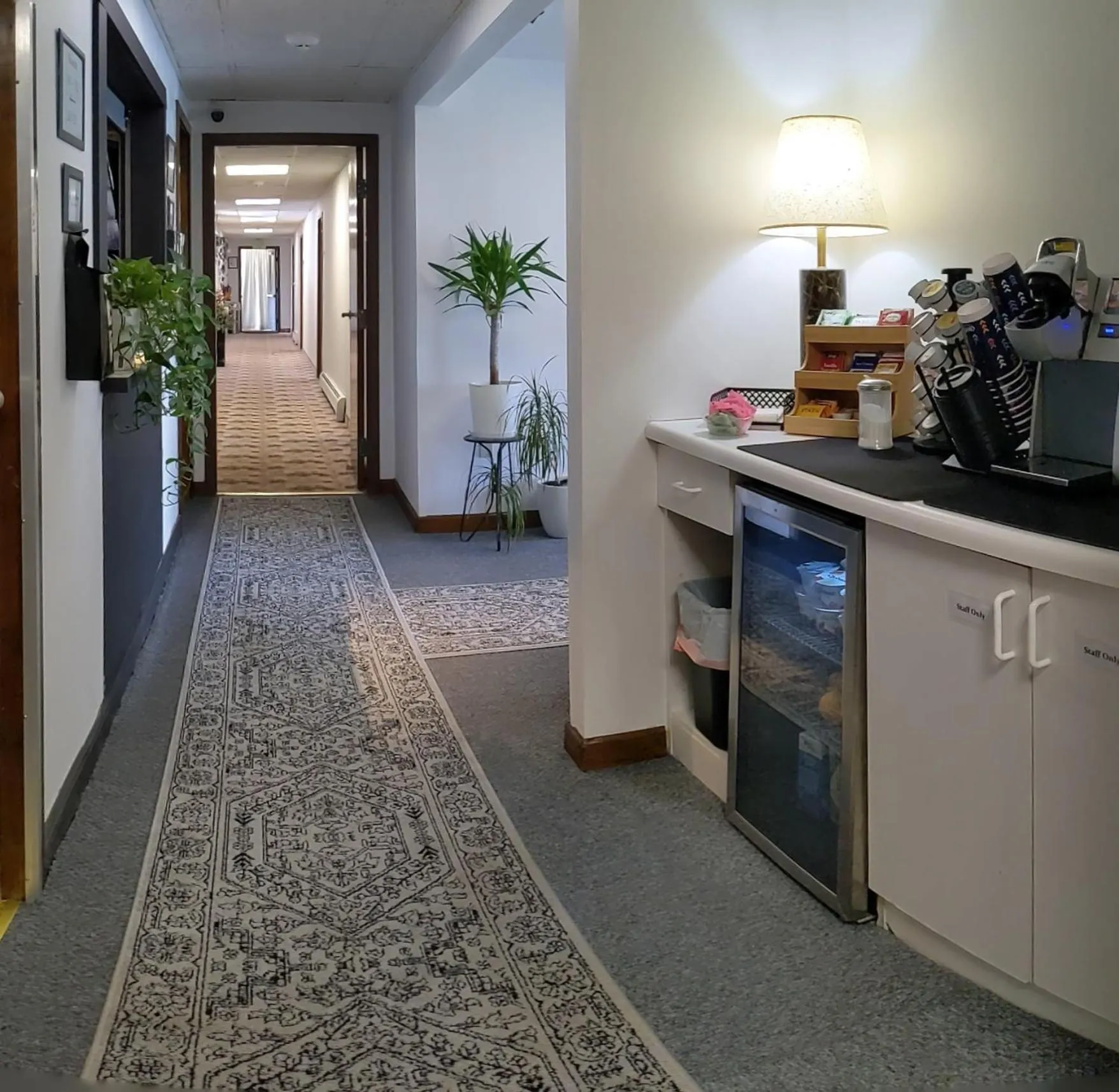 Coffee/tea facilities in South Side Inn - Burlington