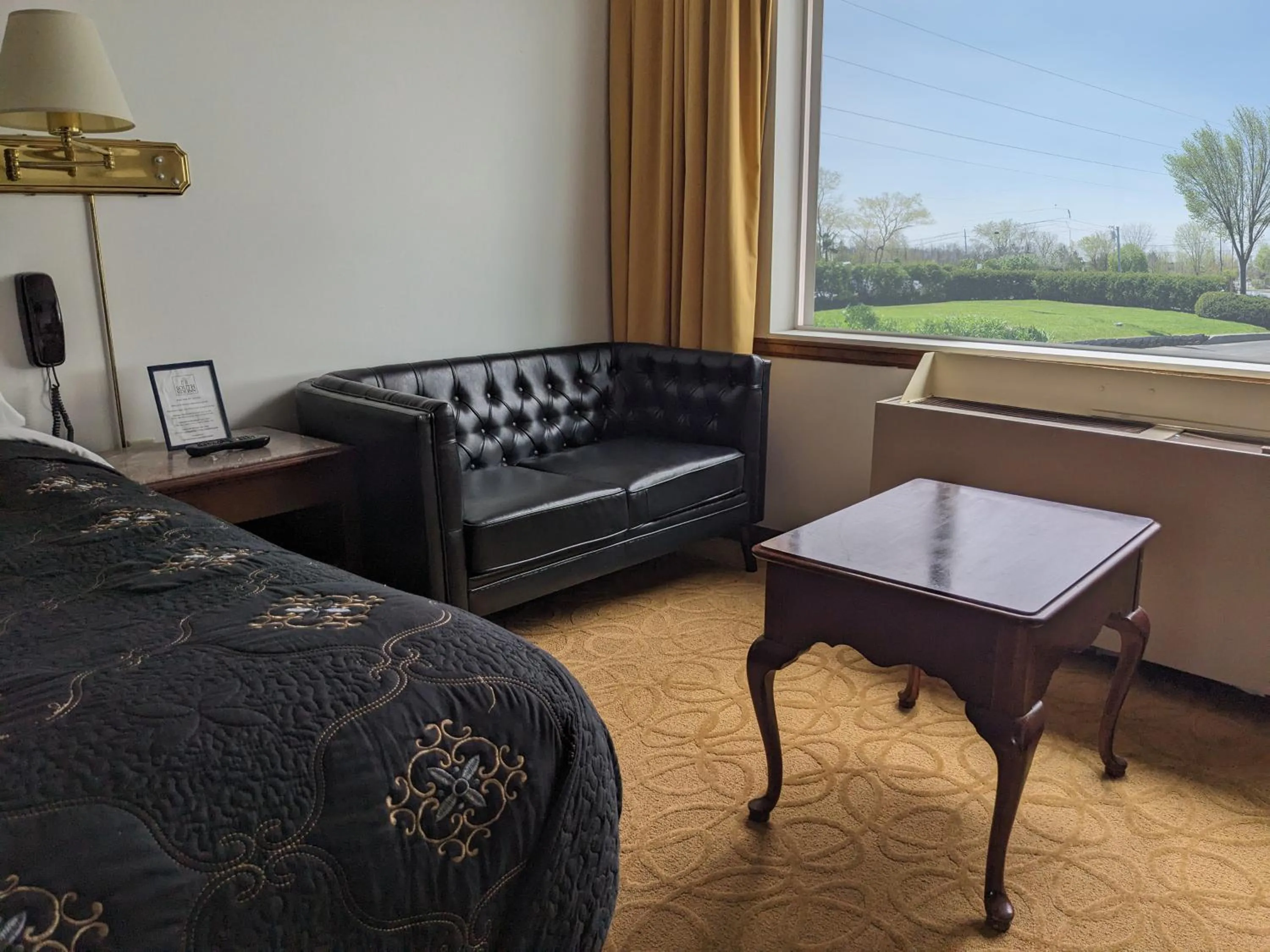 Seating area in South Side Inn - Burlington