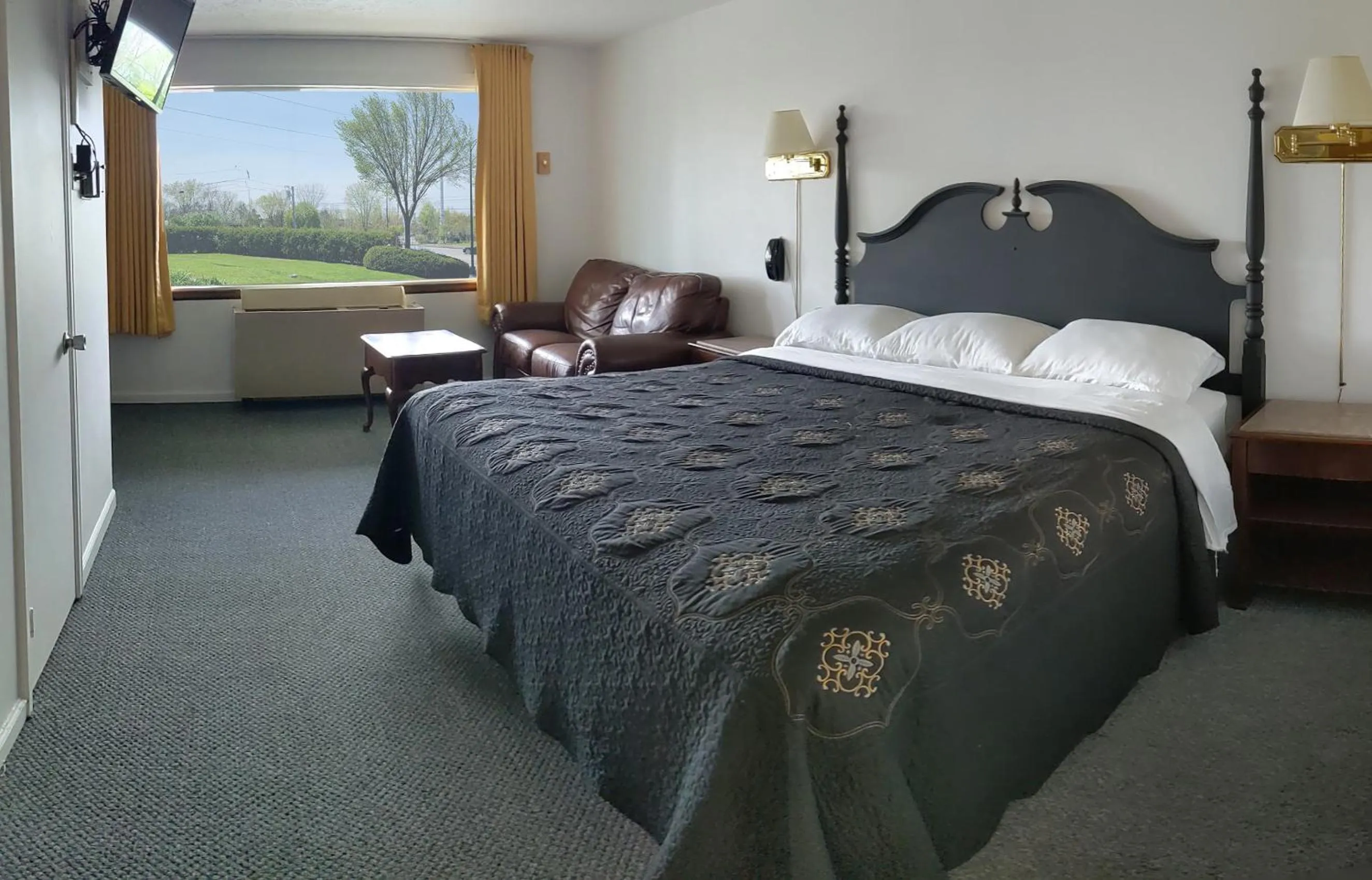 Bed in South Side Inn - Burlington