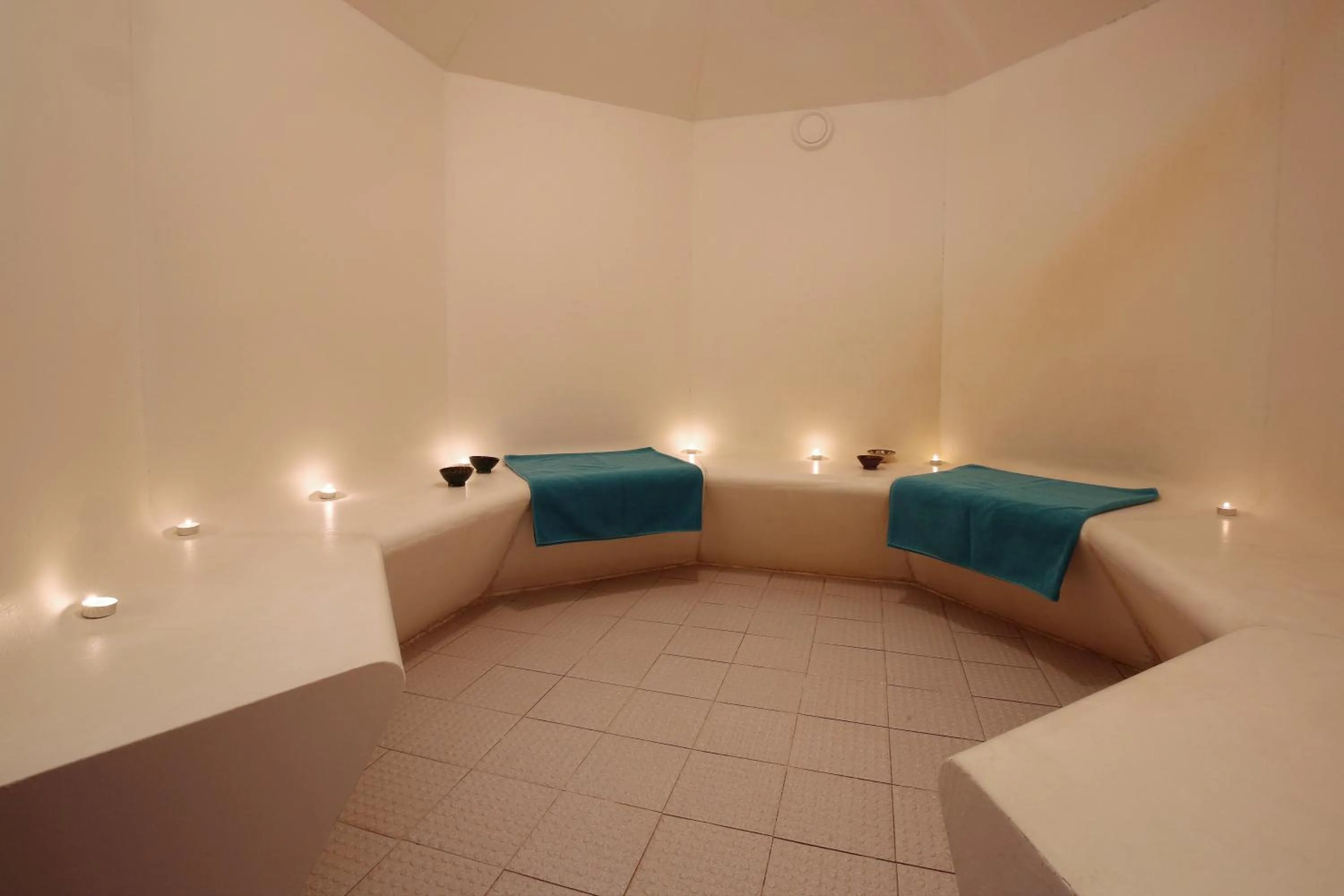 Steam room in Anezi Tower Hotel