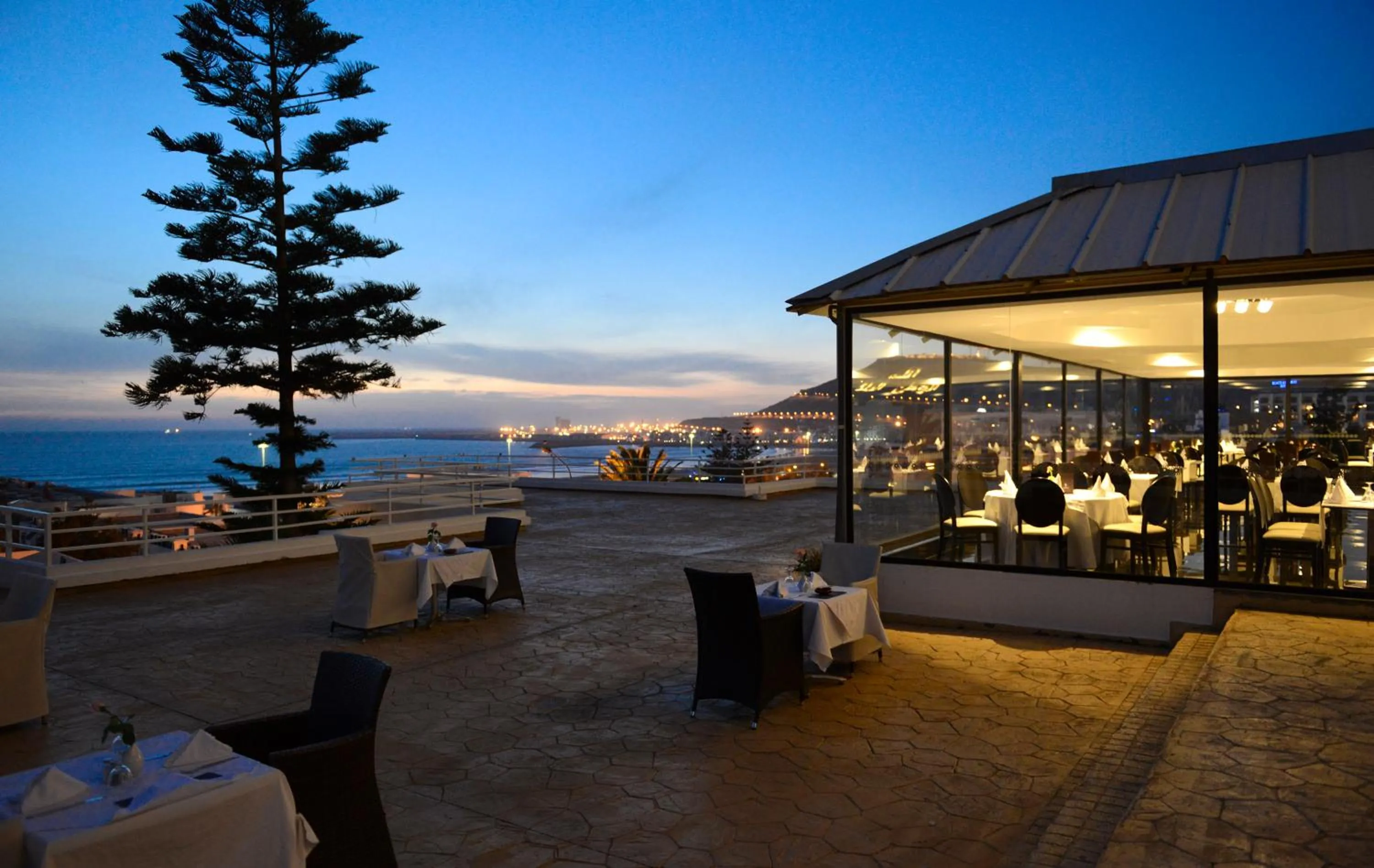 Restaurant/places to eat in Anezi Tower Hotel