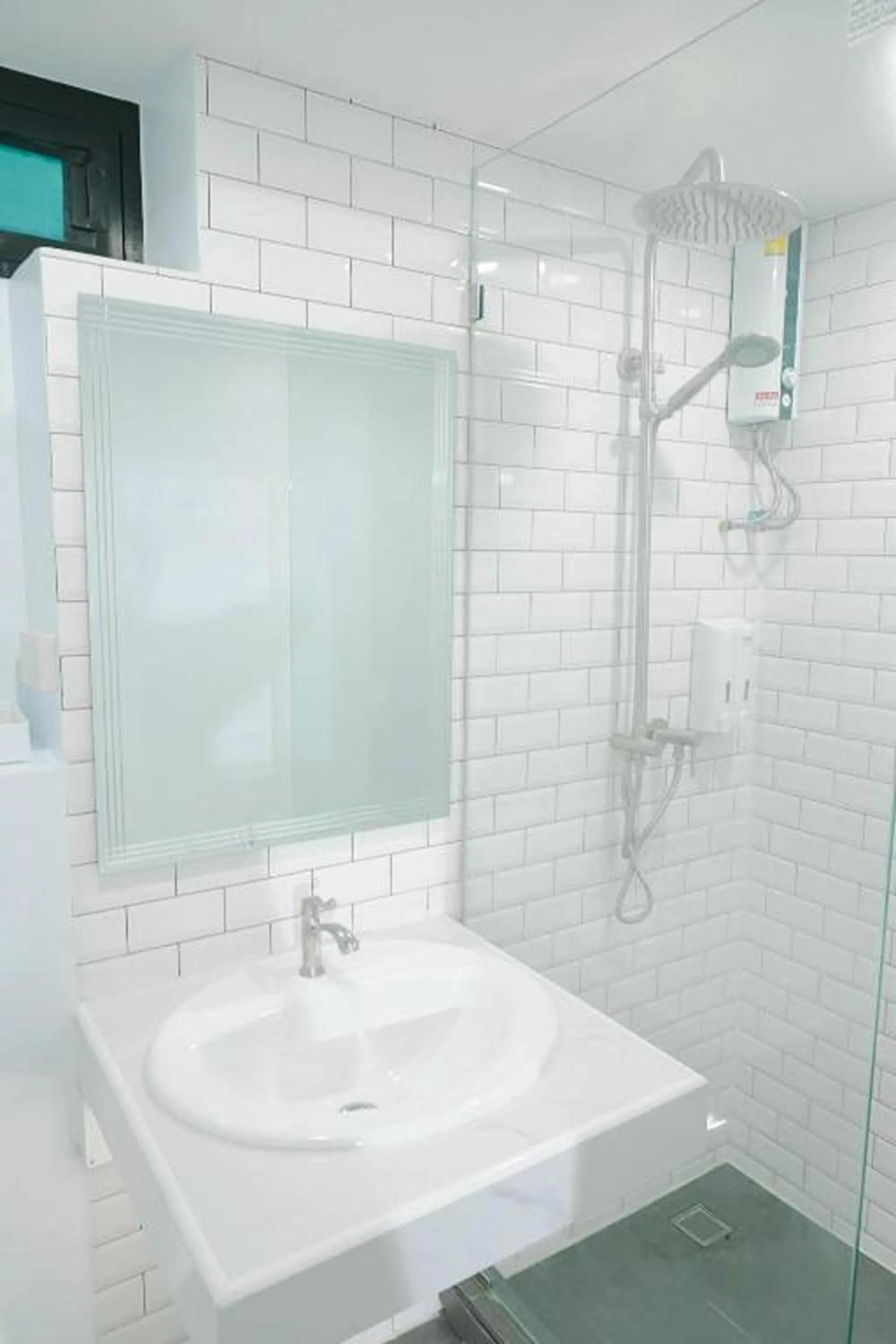 Bathroom in BnB98 Silom Hotel