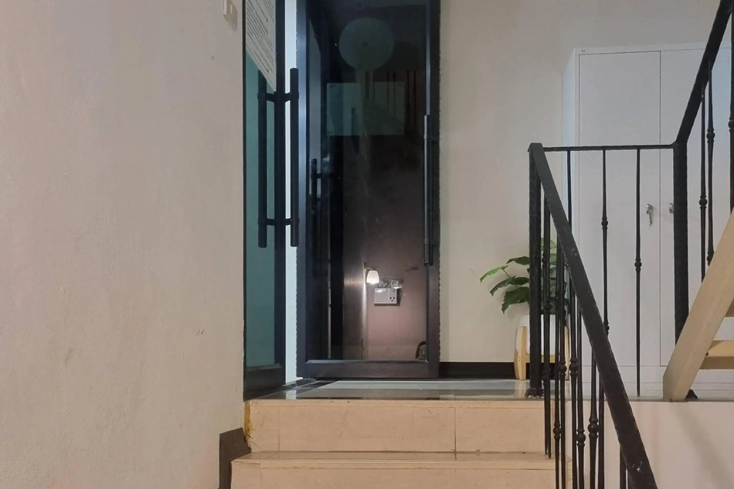 Property building in BnB98 Silom Hotel Property building in BnB98 Silom Hotel