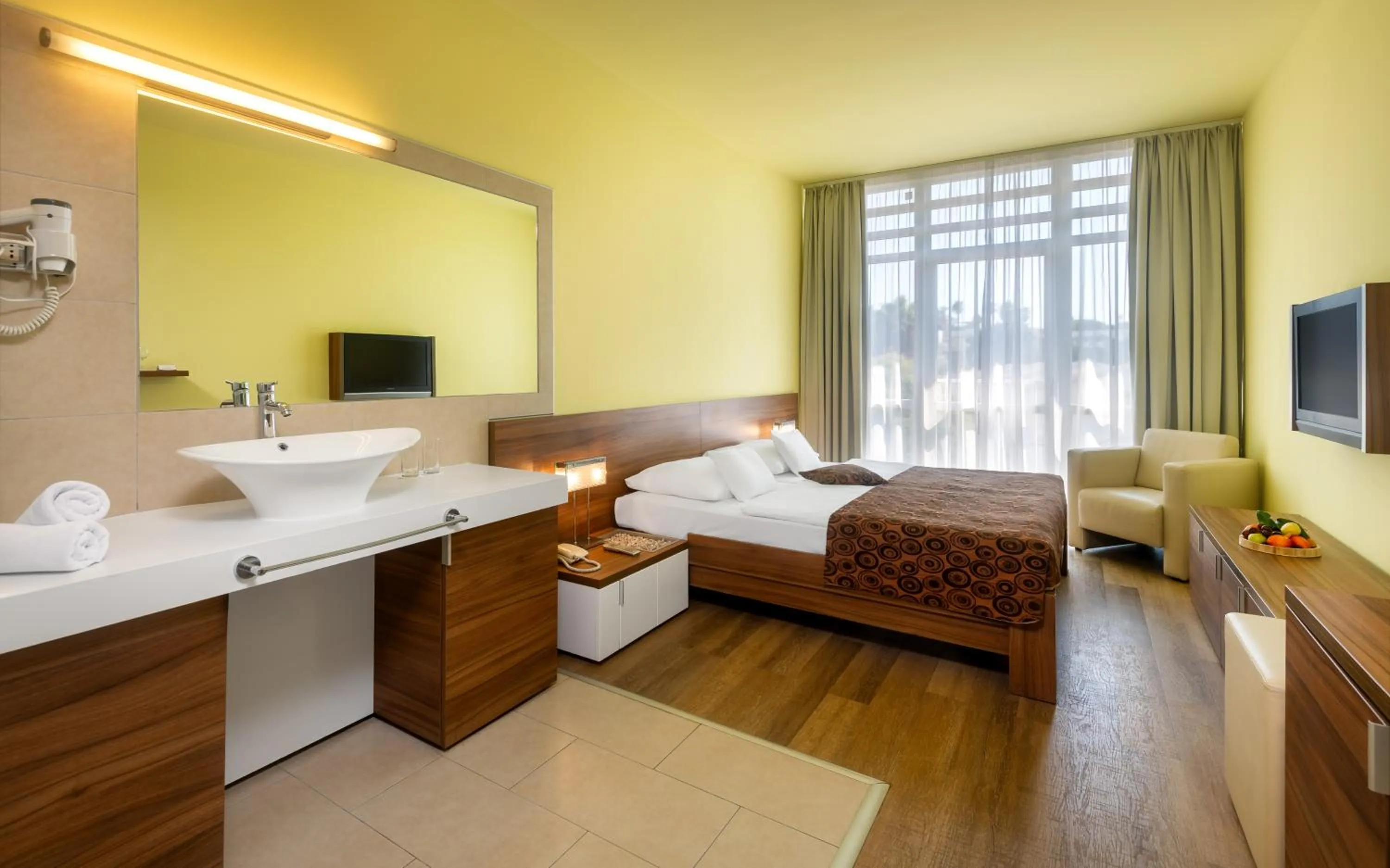 Bedroom, Bed in Hunguest Hotel Sun Resort